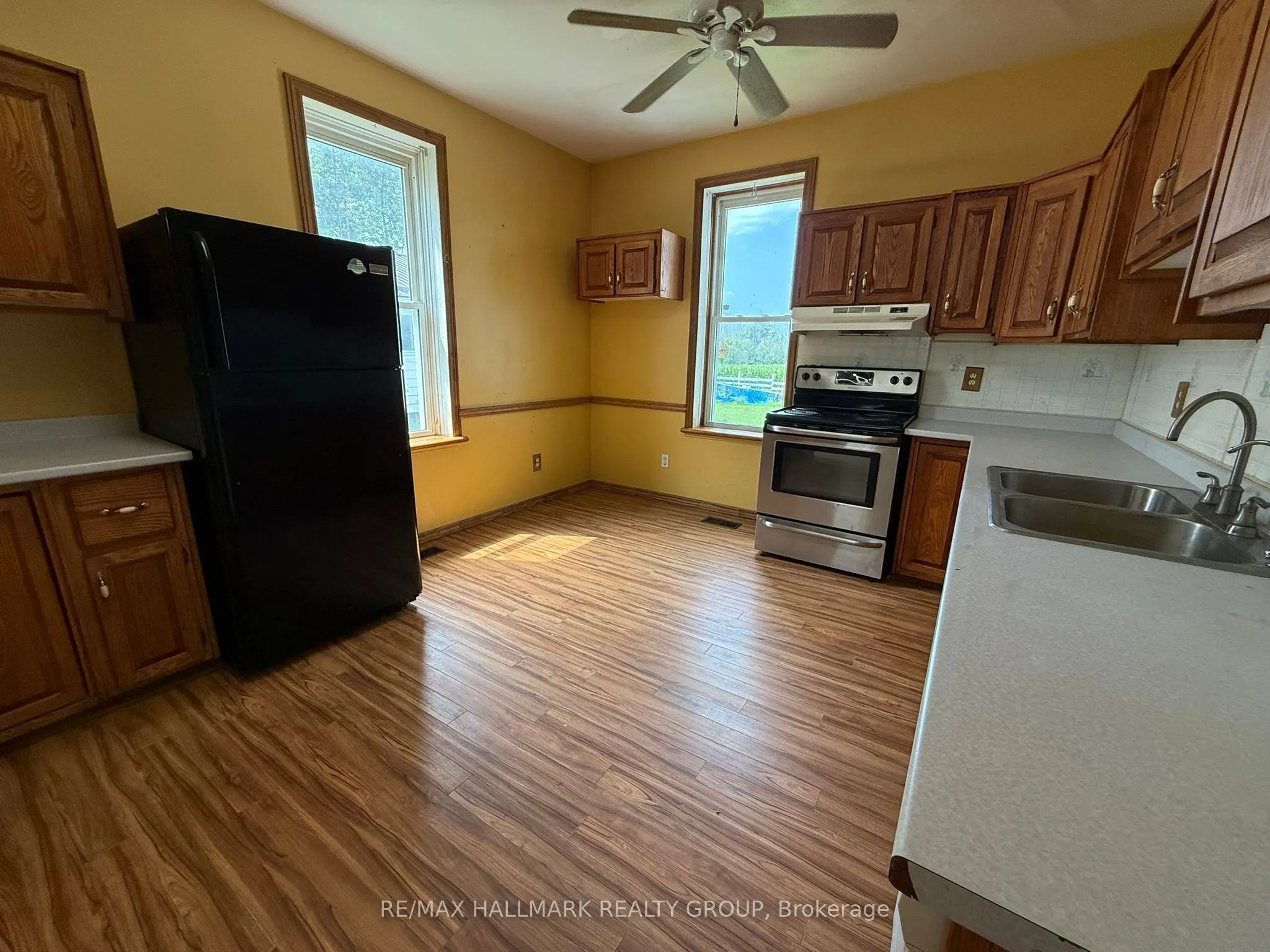 12 Circle Drive S