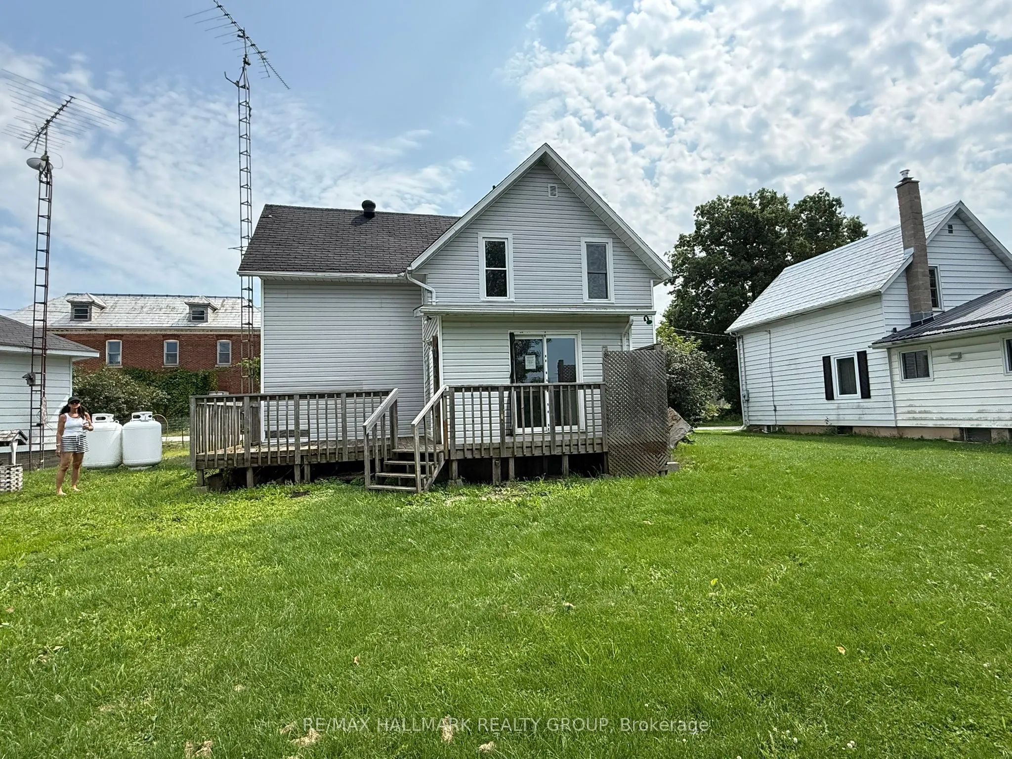 12 Circle Drive S