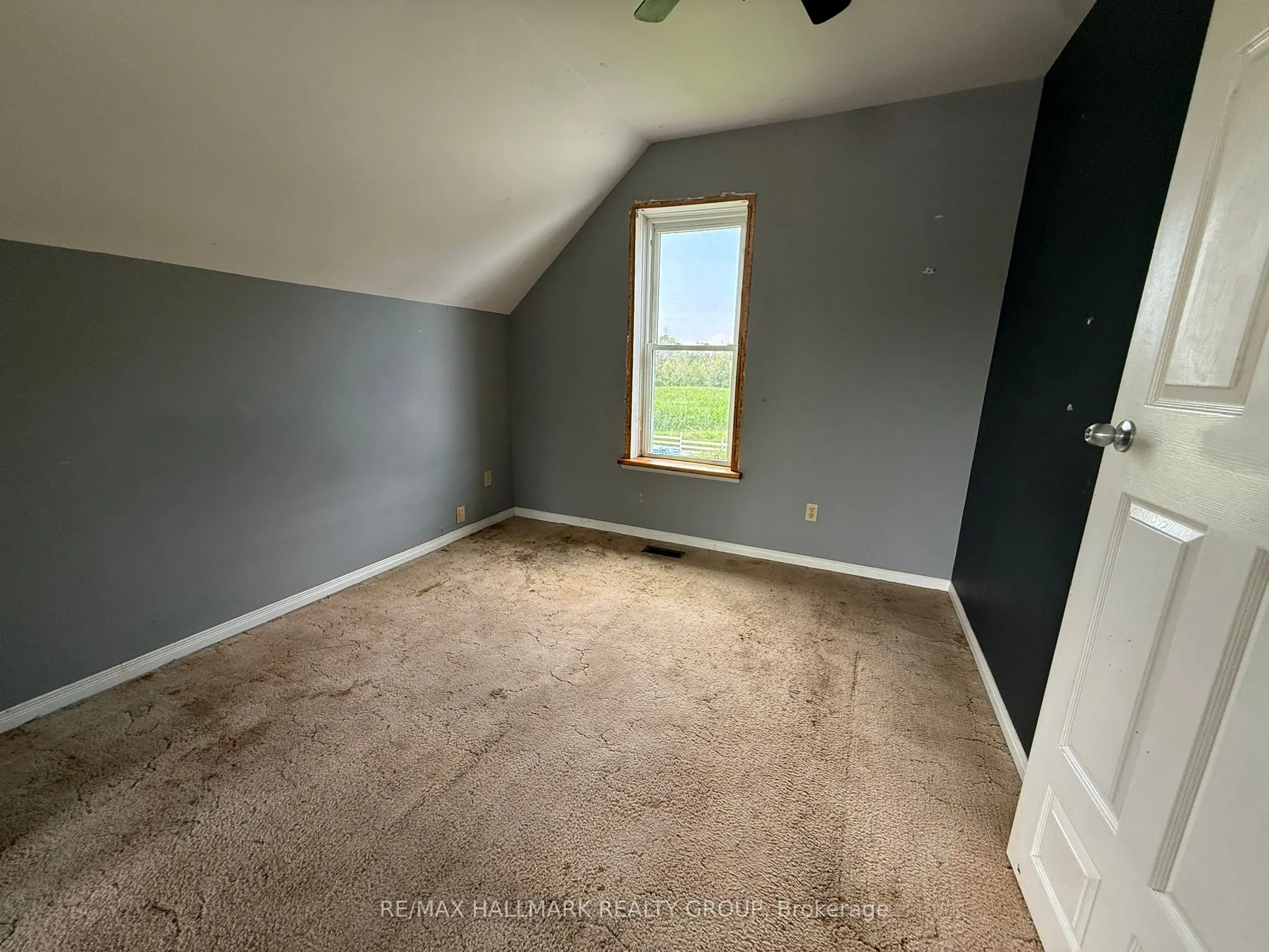 12 Circle Drive S