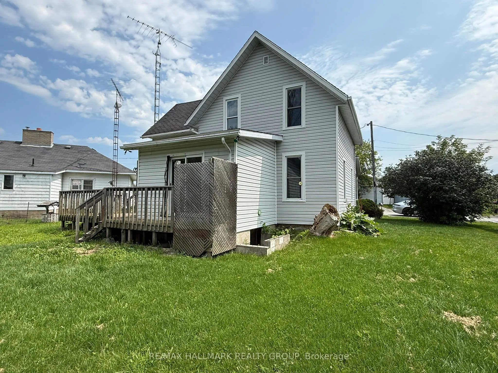 12 Circle Drive S