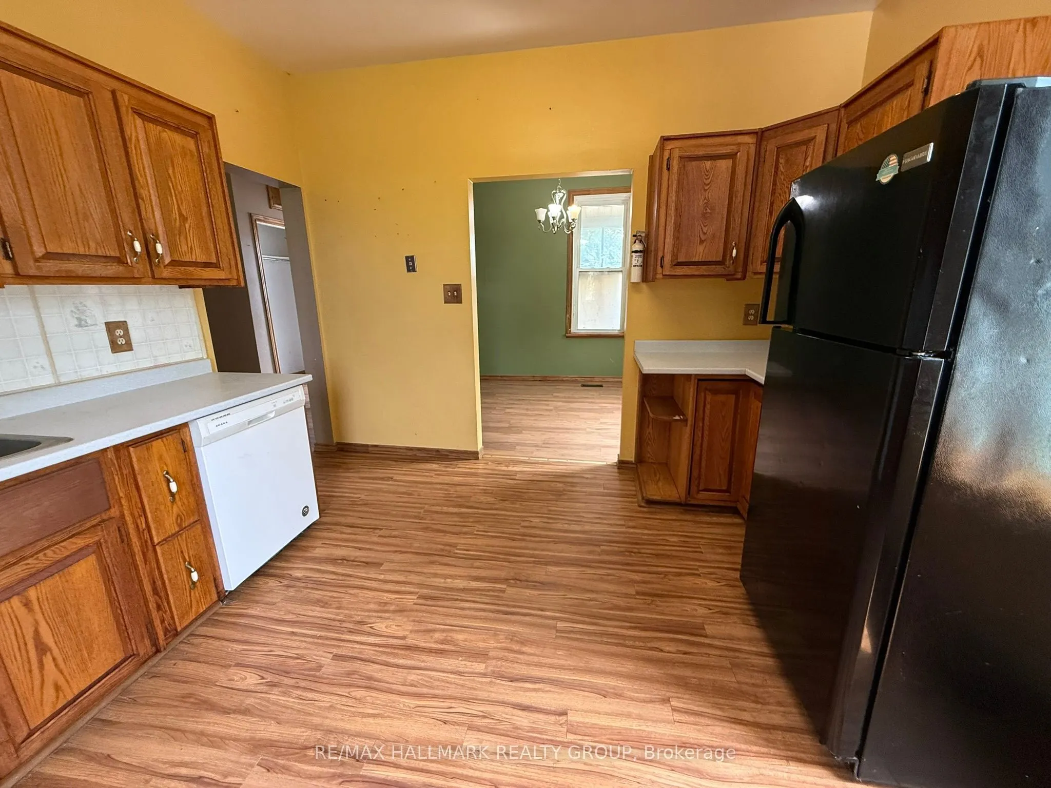 12 Circle Drive S