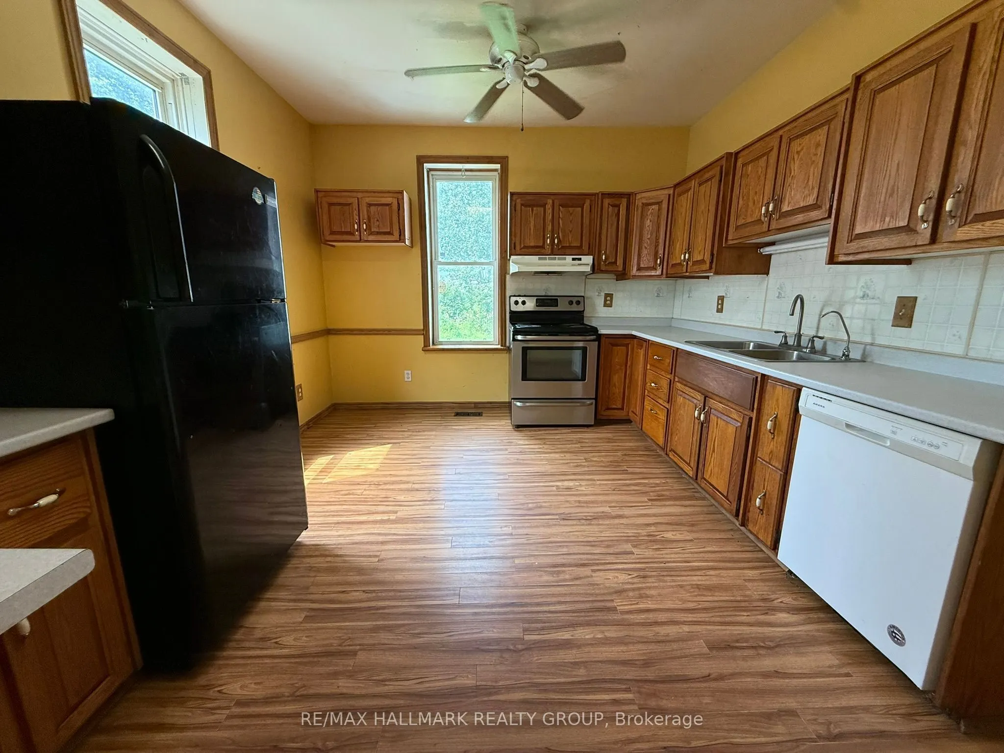 12 Circle Drive S