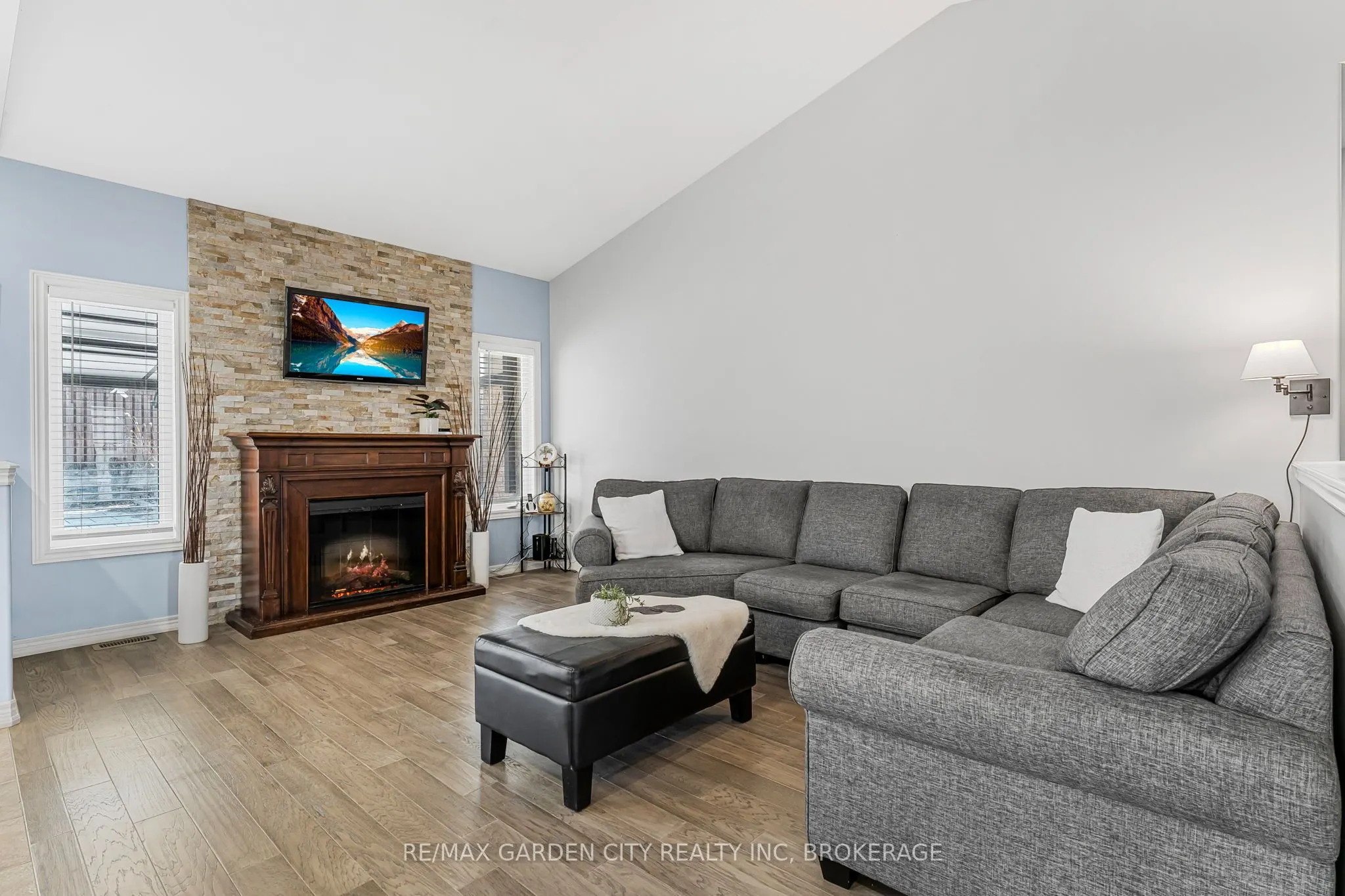 4022 Bush Crescent