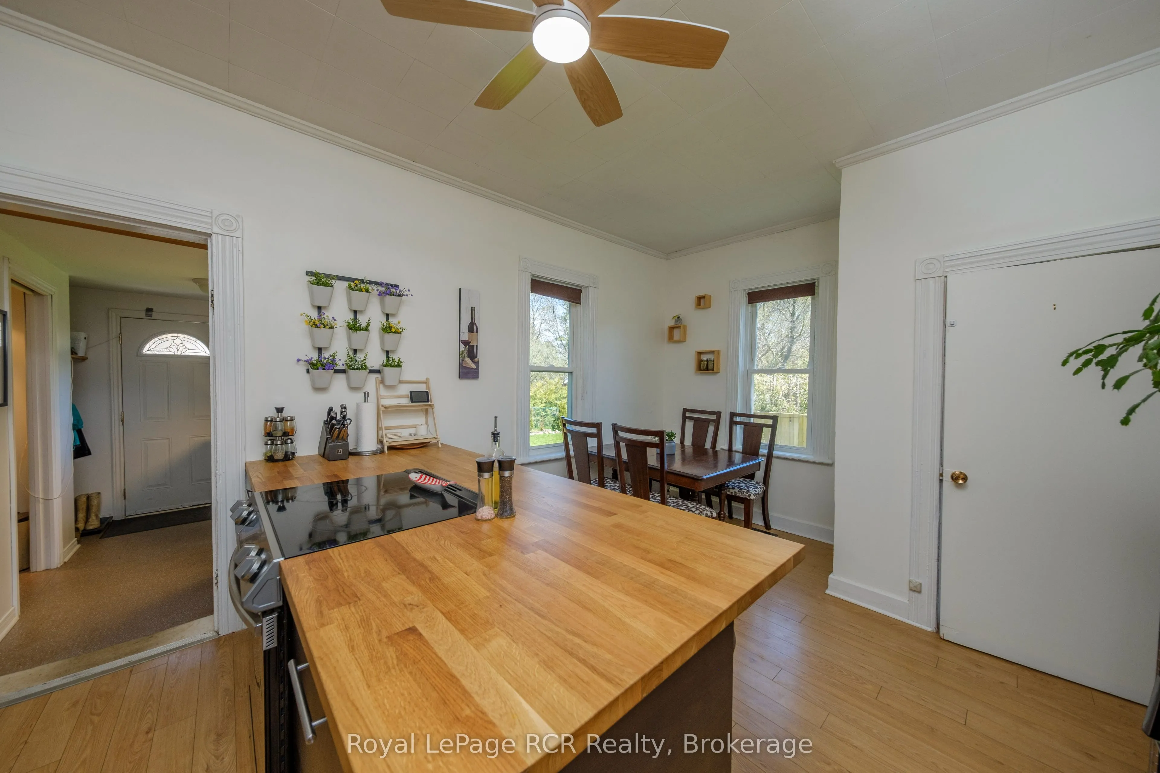 494 16th Street W