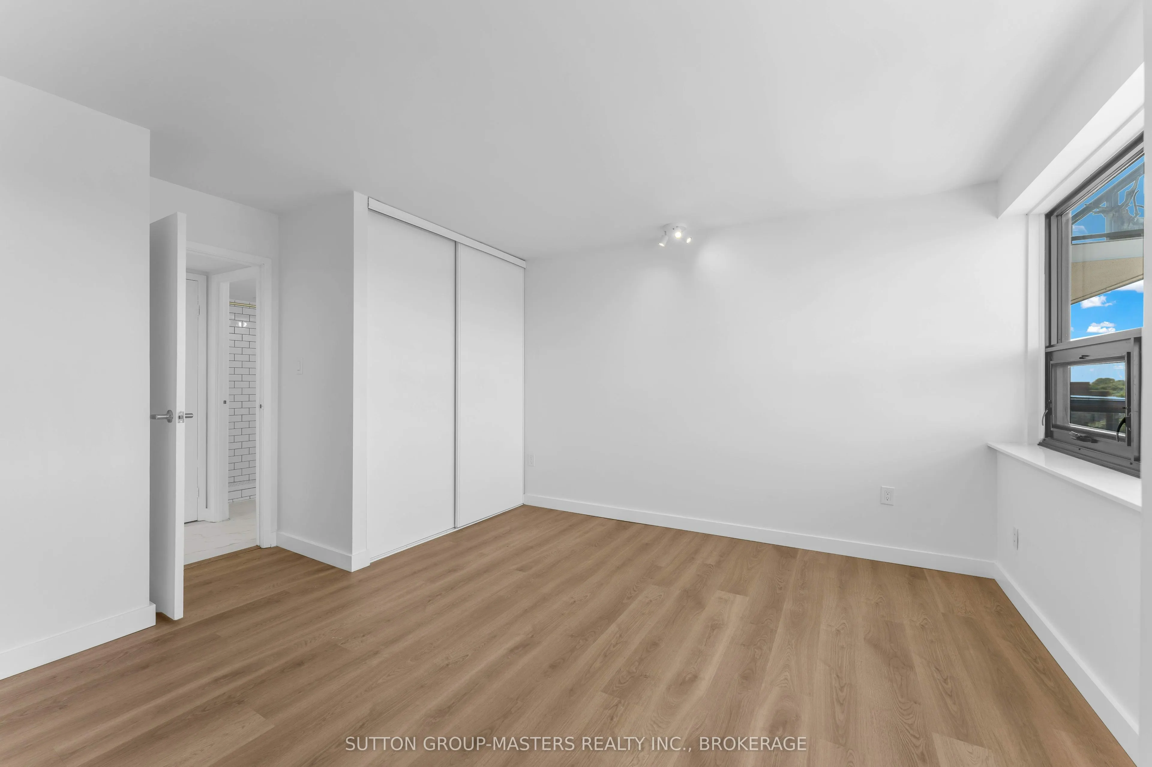 165 Ontario Street #801