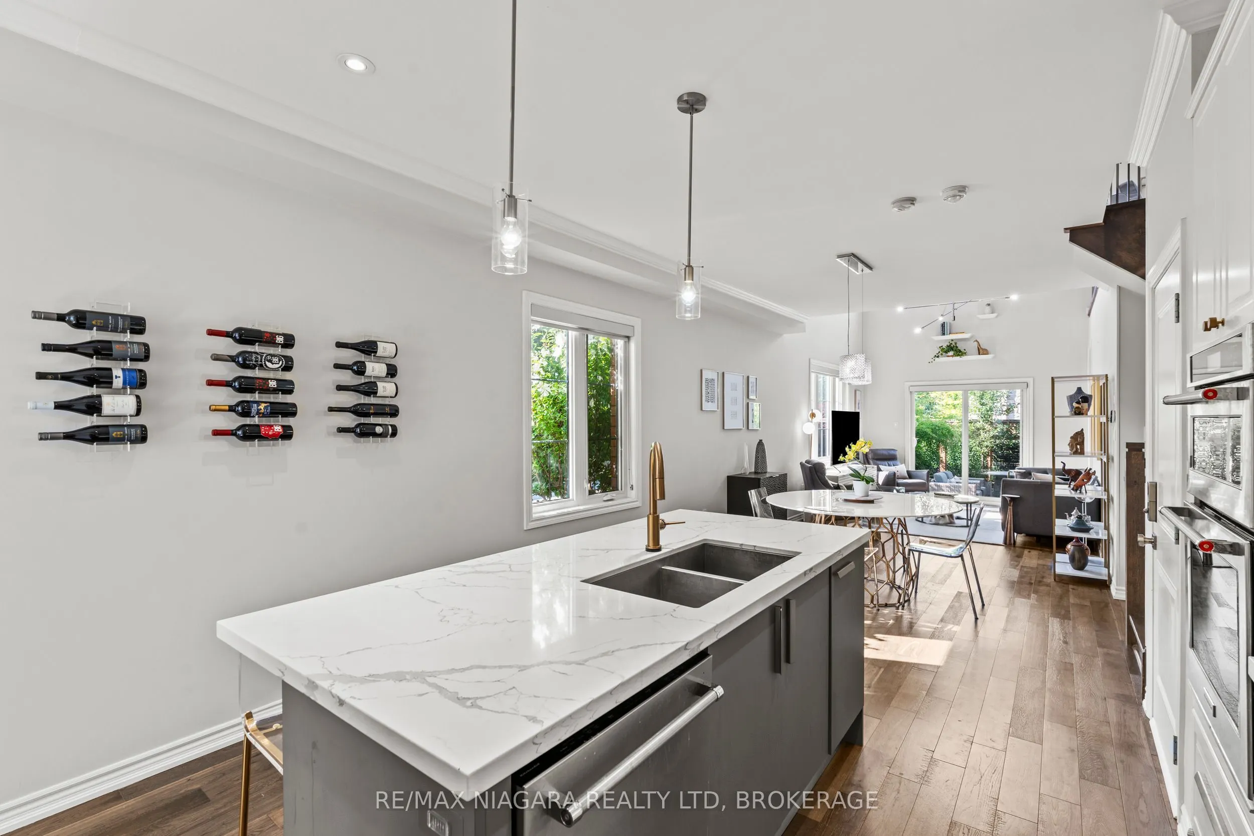 130 John Street W