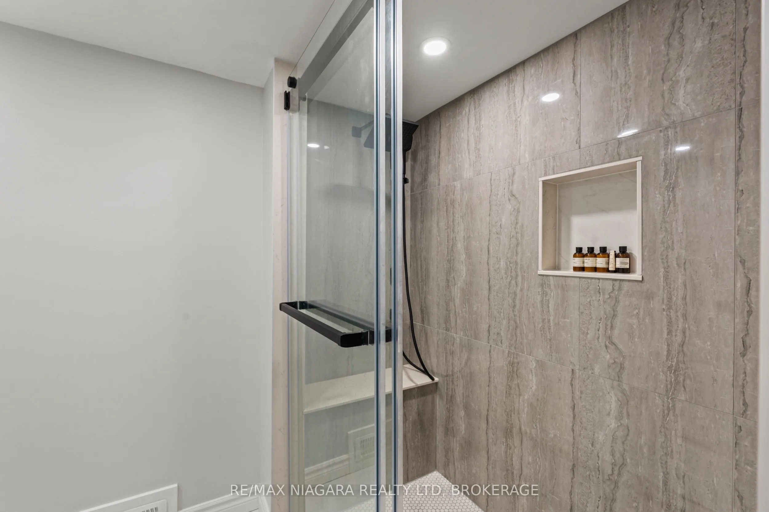 130 John Street W