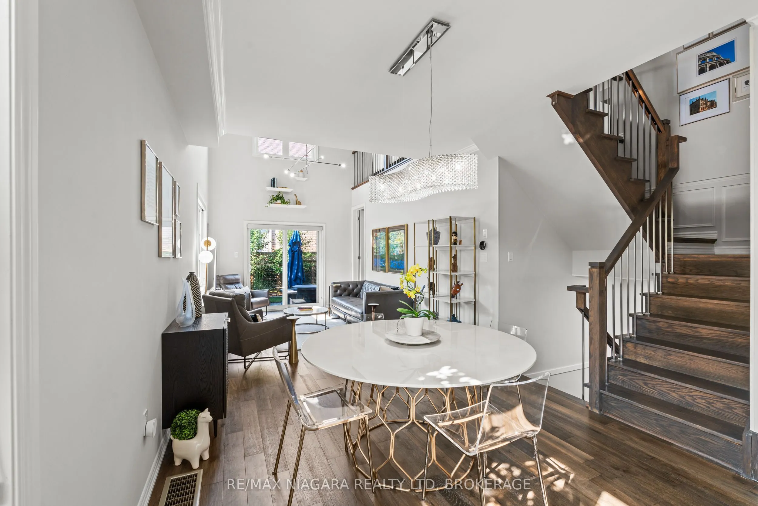 130 John Street W