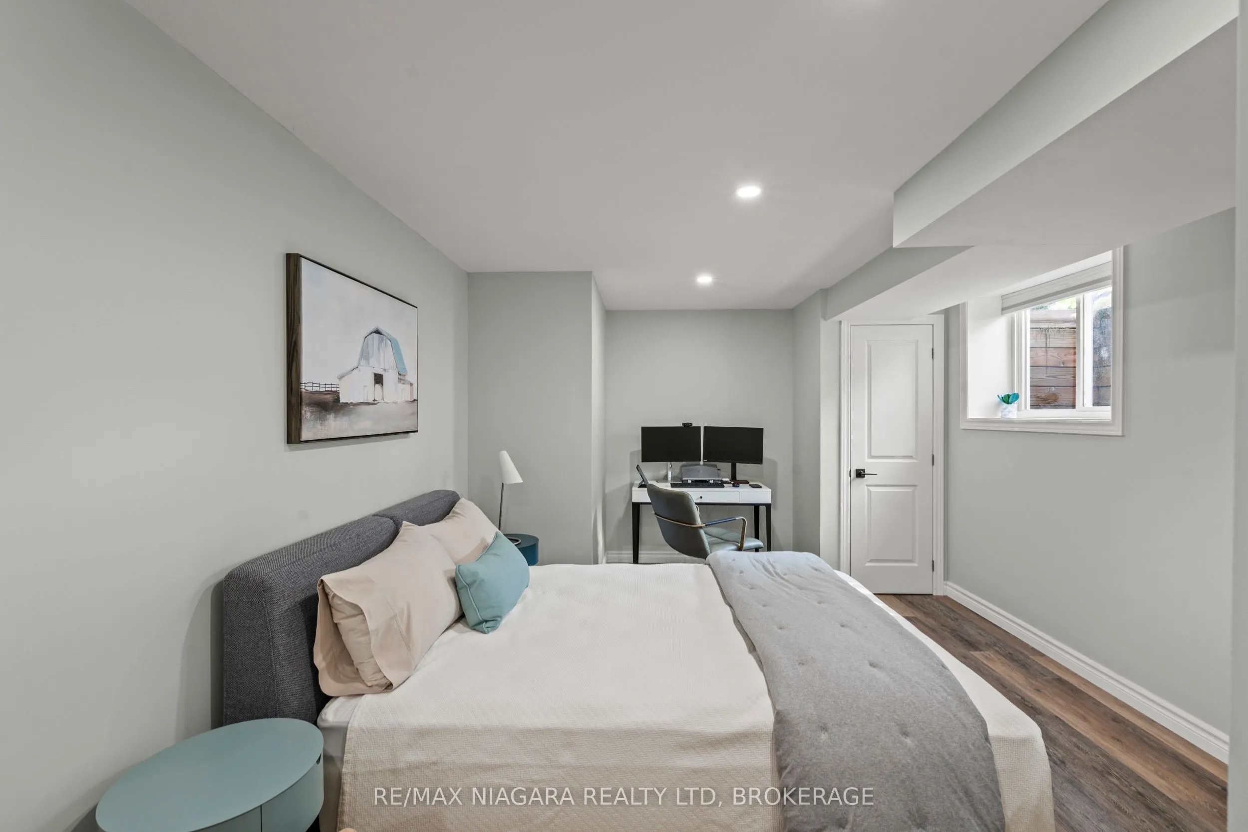 130 John Street W