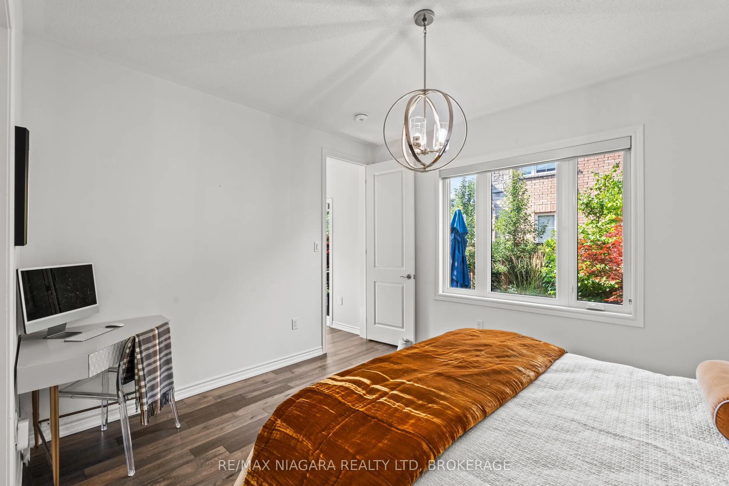 130 John Street W