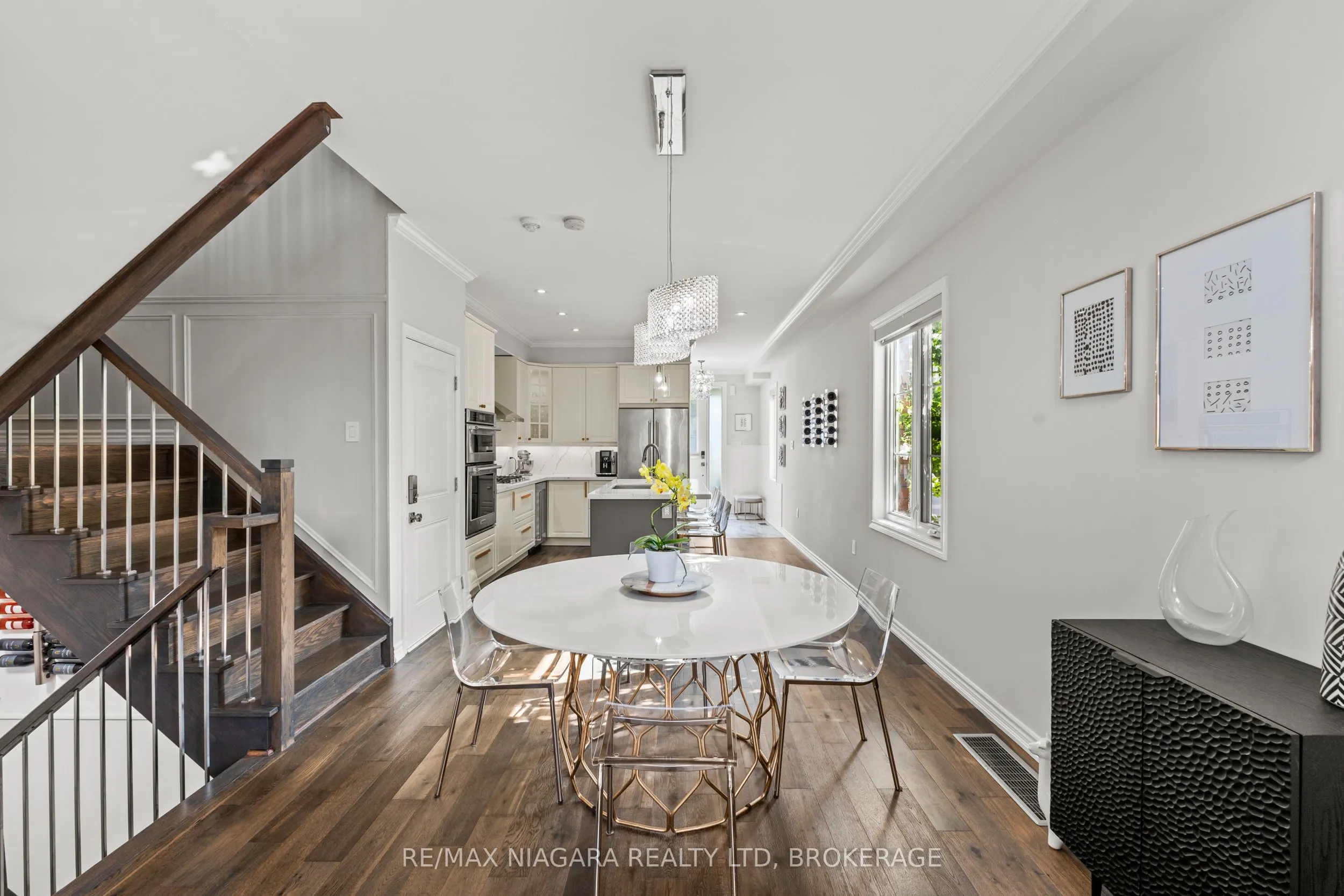 130 John Street W
