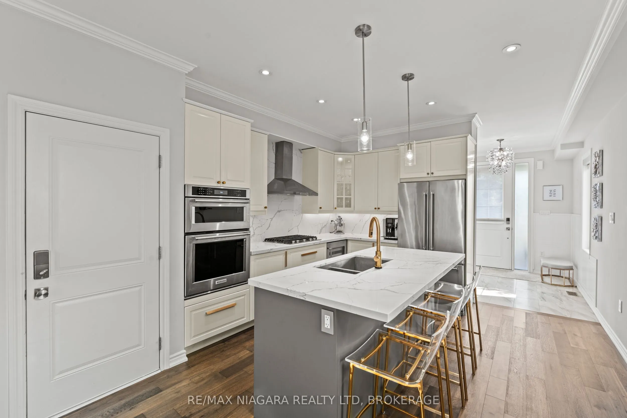 130 John Street W