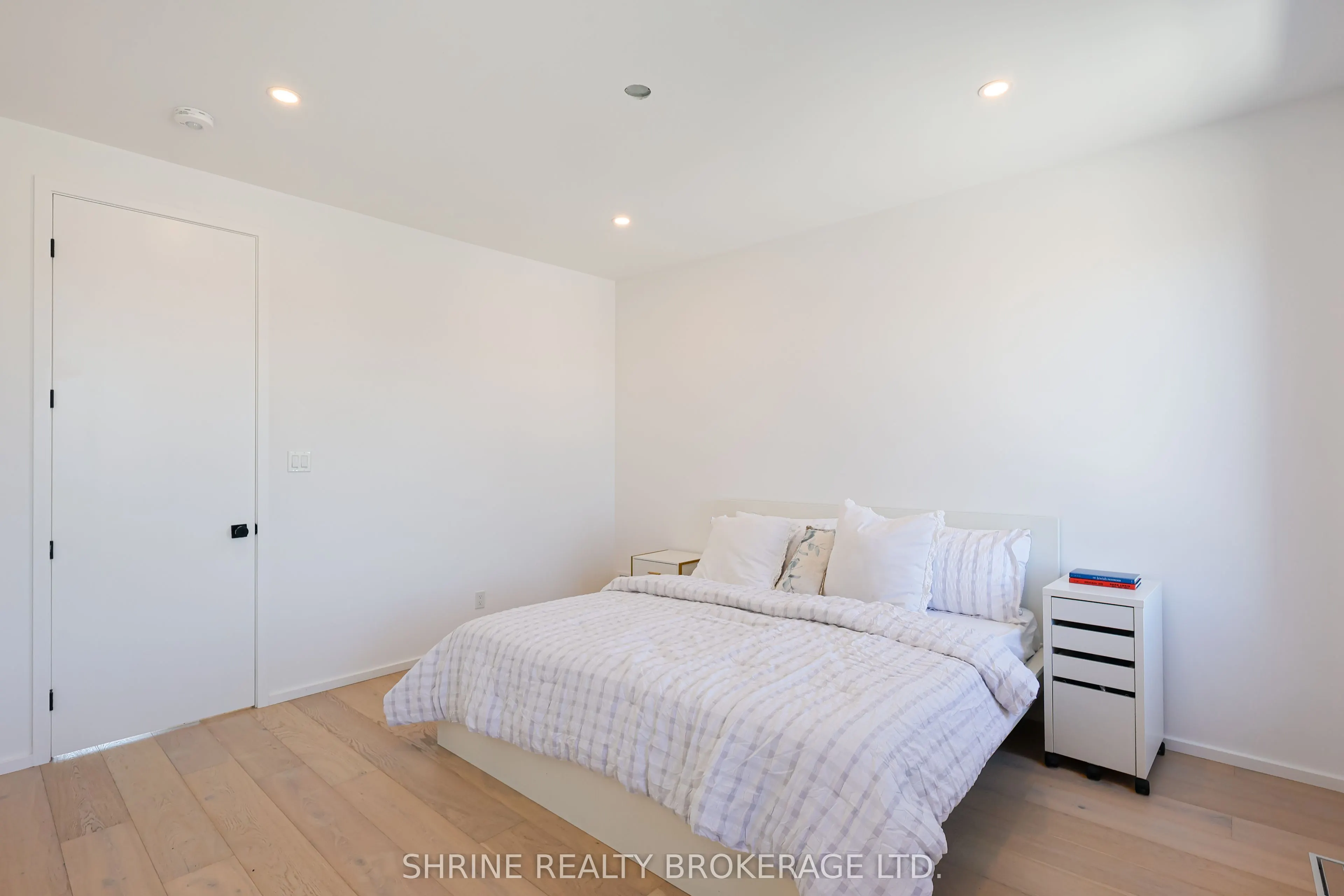 228 EDGEWATER Boulevard