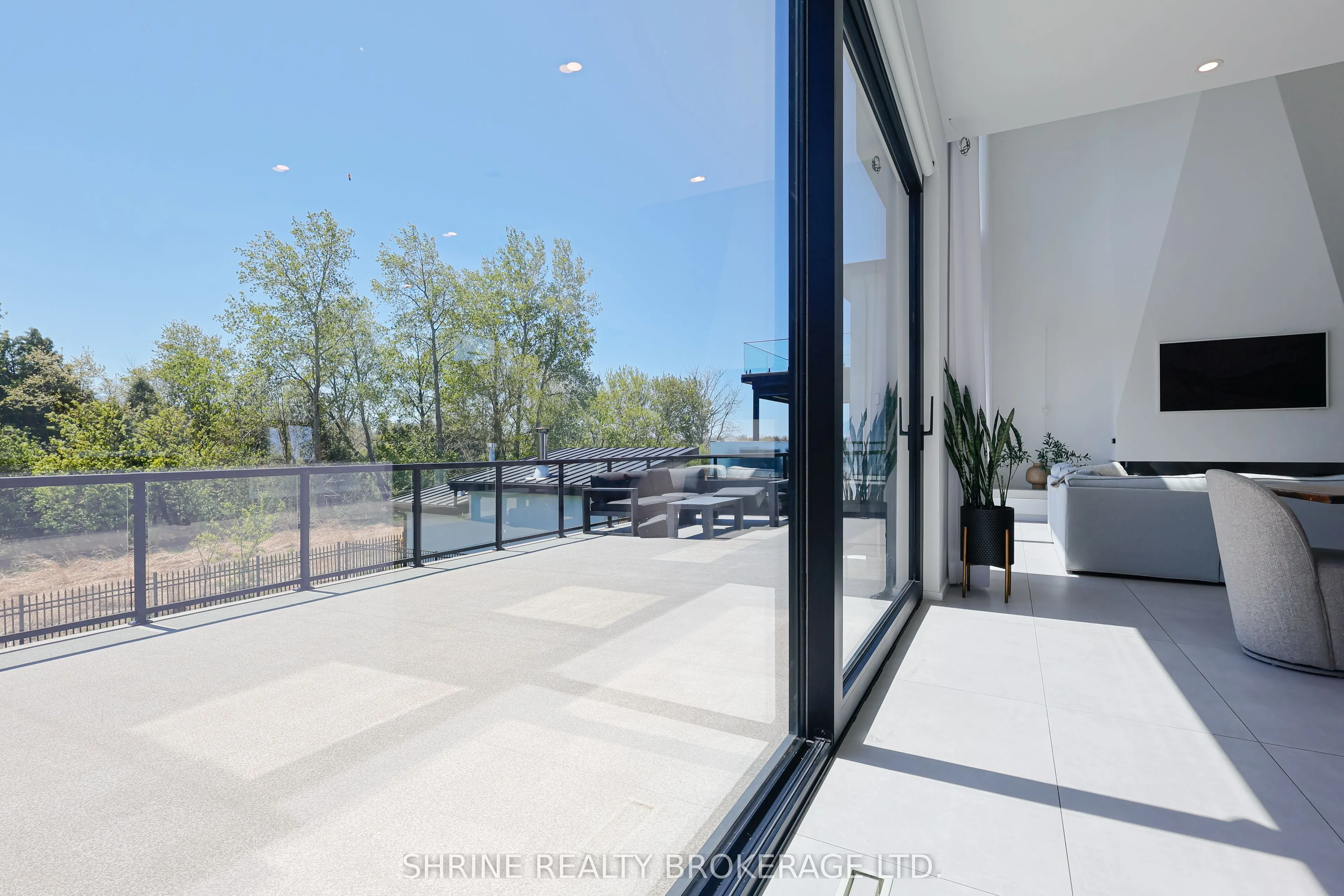 228 EDGEWATER Boulevard