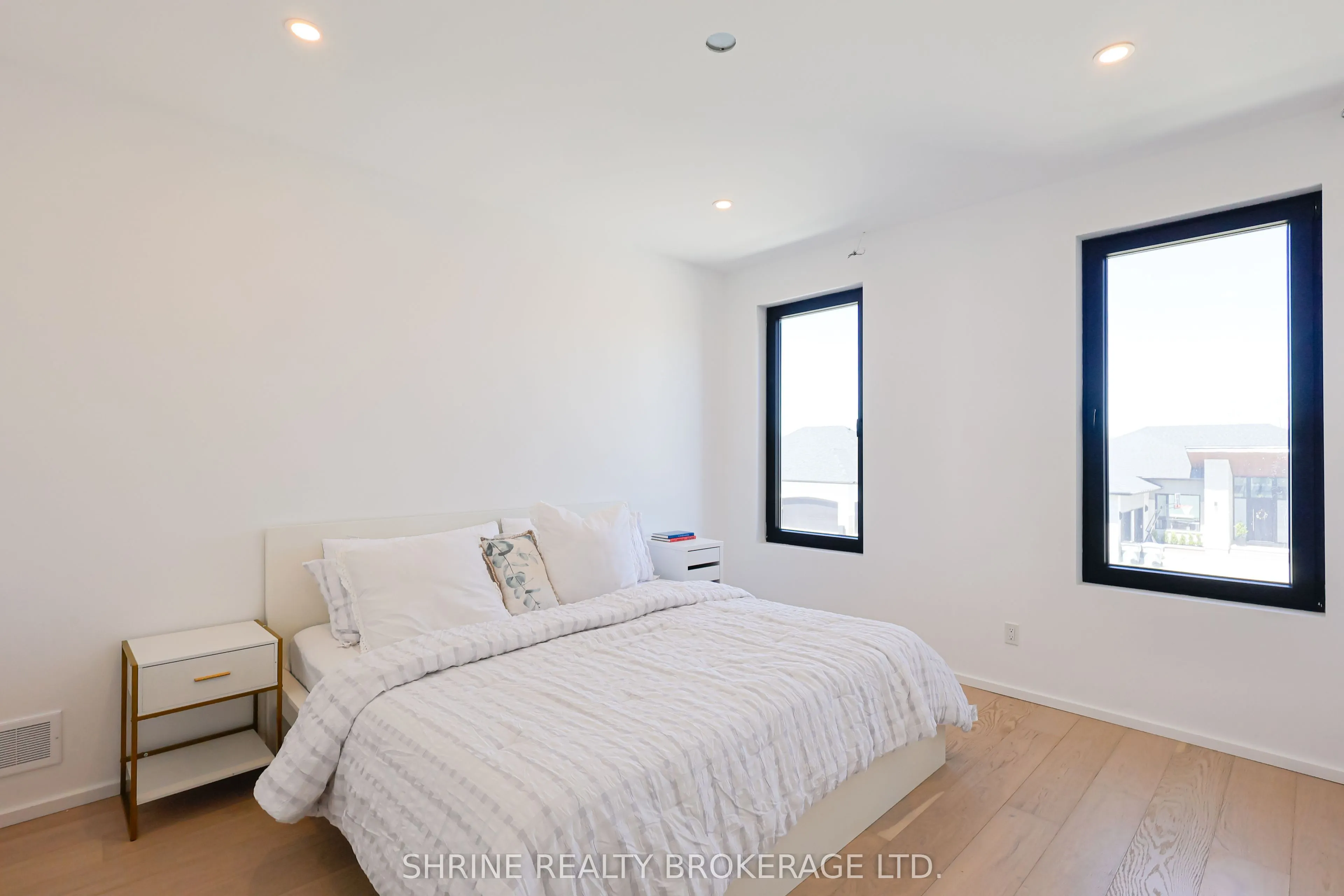 228 EDGEWATER Boulevard
