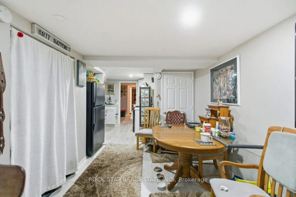 728 Main Street E