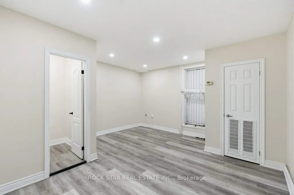 728 Main Street E