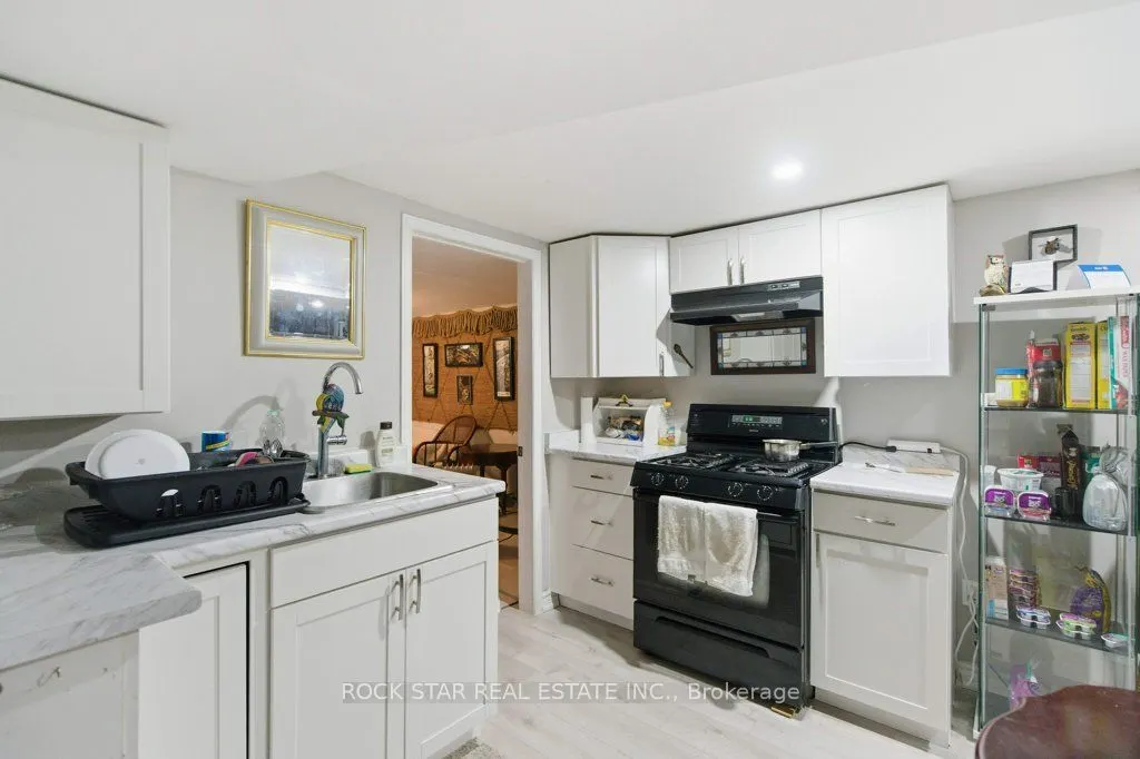728 Main Street E