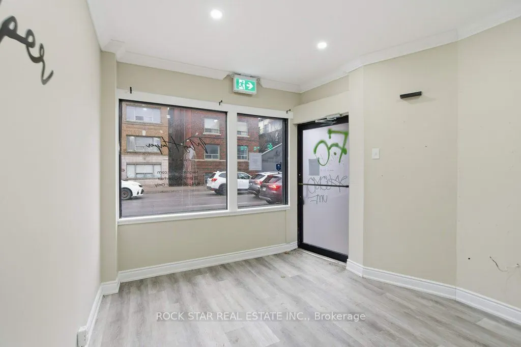 728 Main Street E