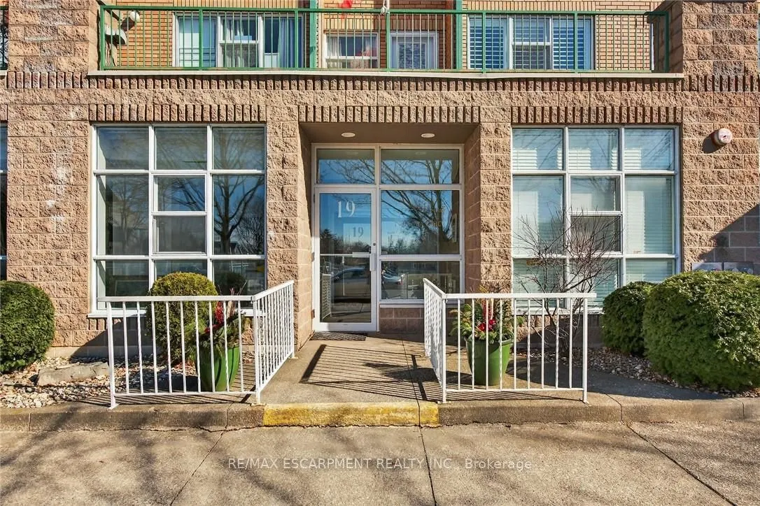 19 Lake Avenue S #303