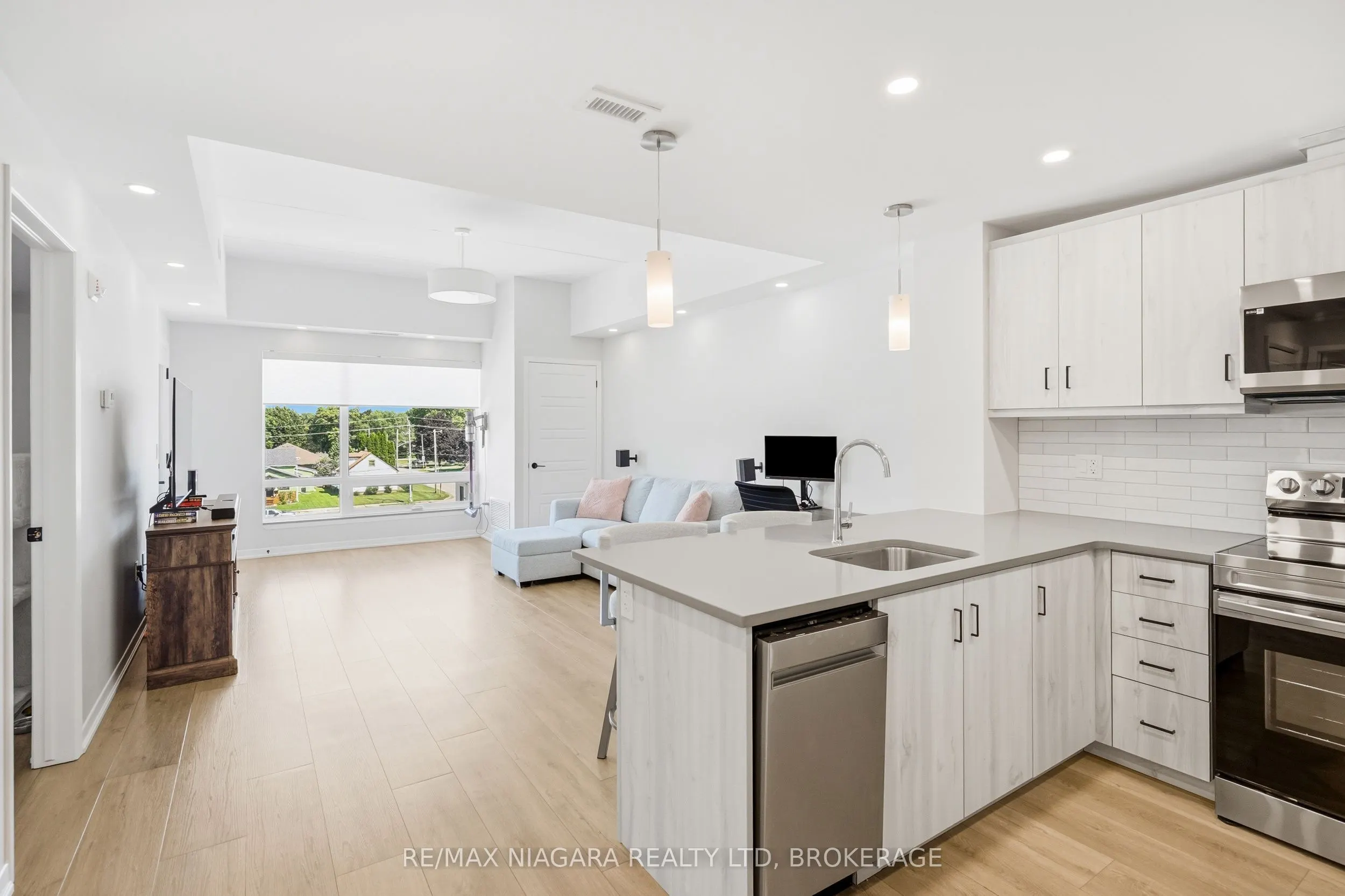 3998 Victoria Avenue #405