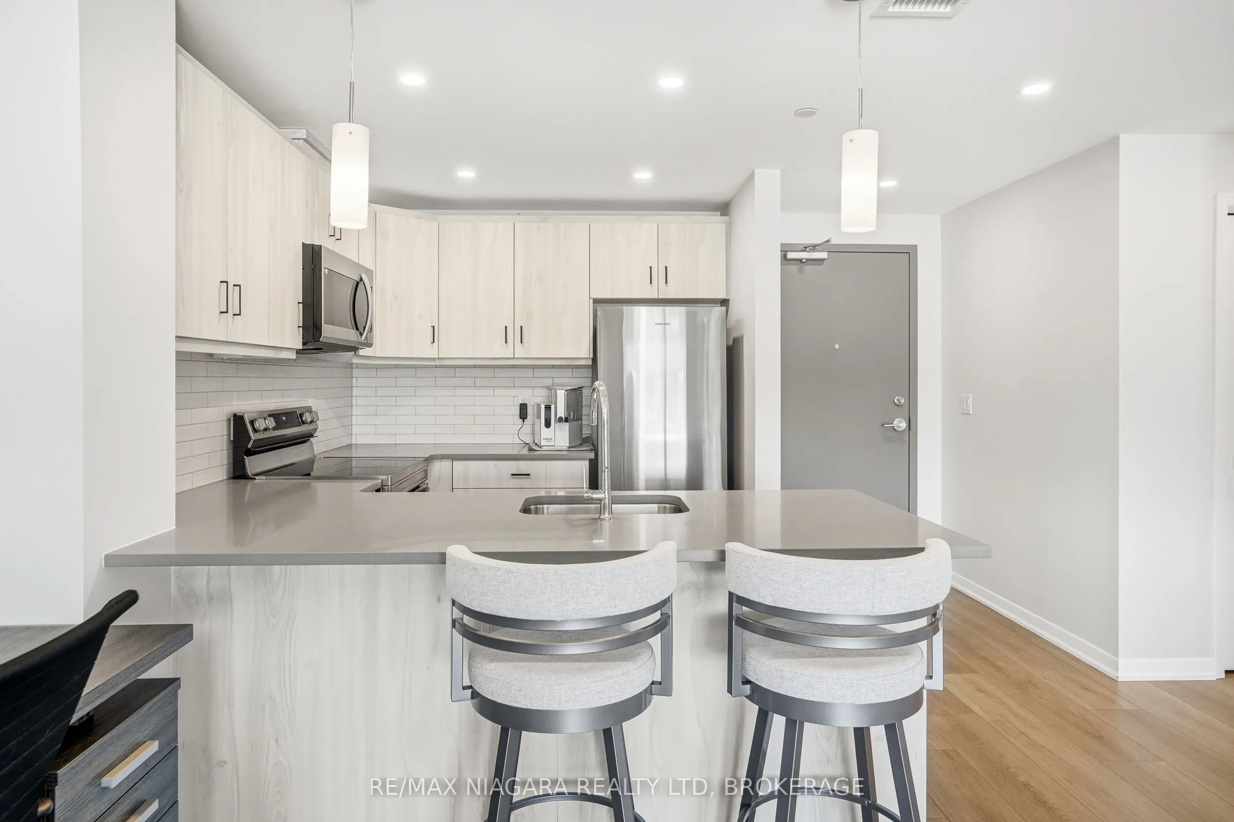 3998 Victoria Avenue #405