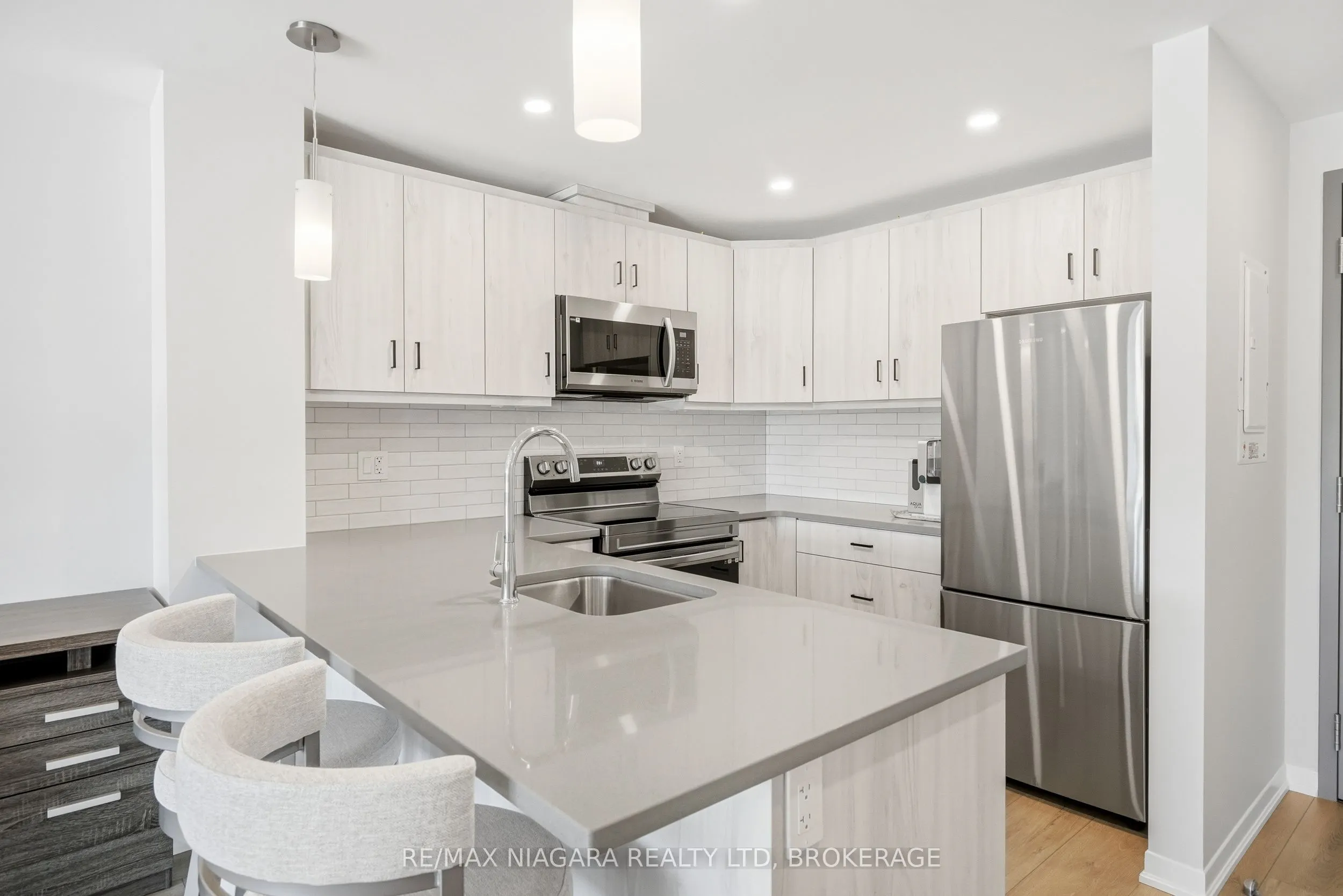 3998 Victoria Avenue #405