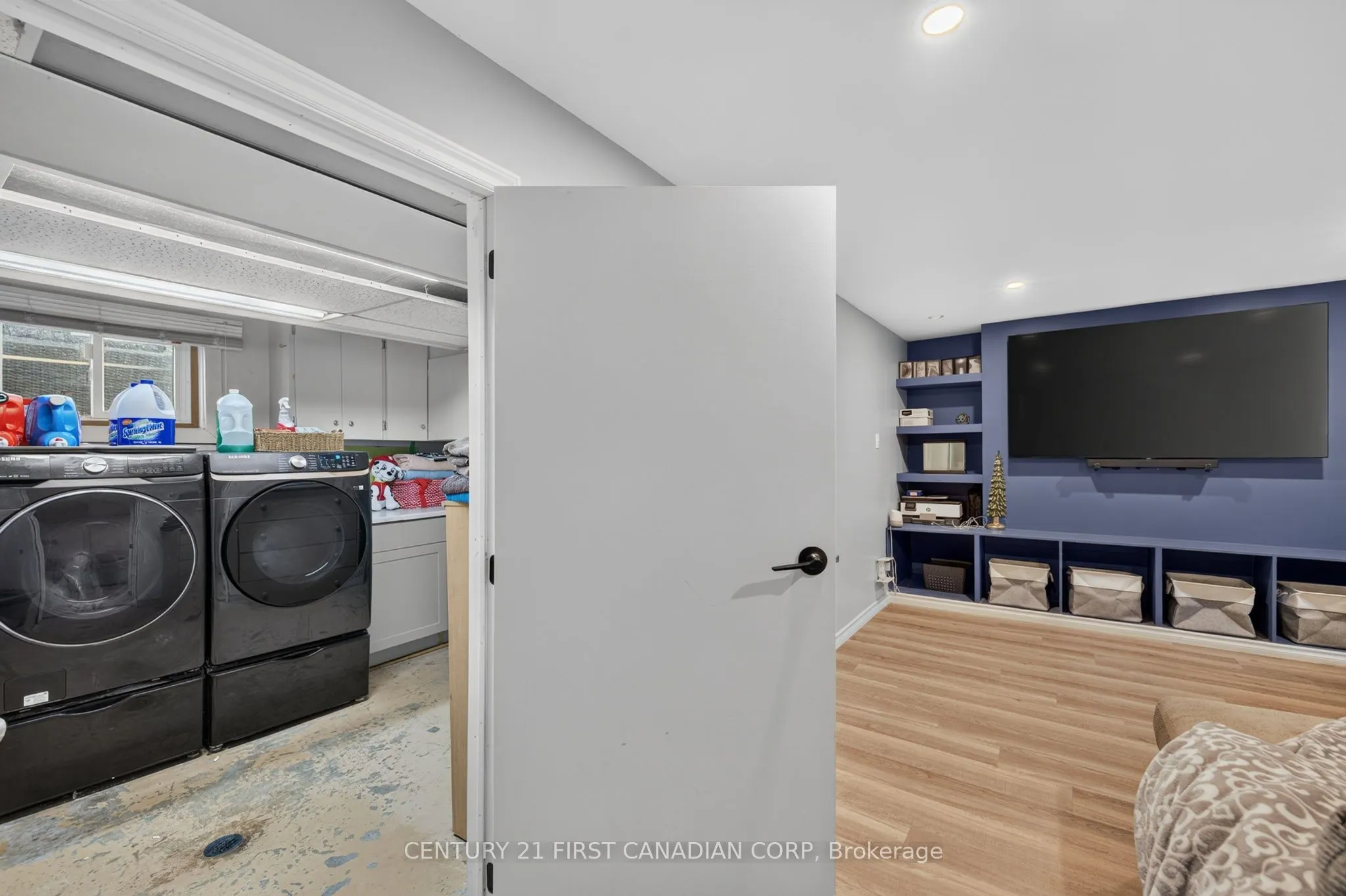285 Panorama Crescent