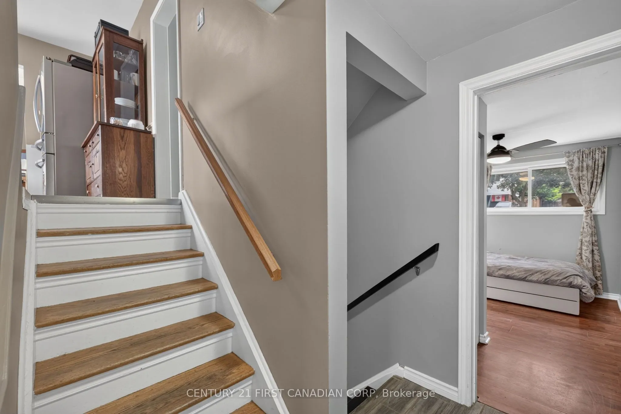 285 Panorama Crescent