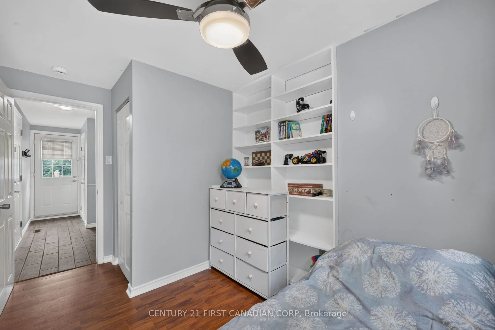 285 Panorama Crescent