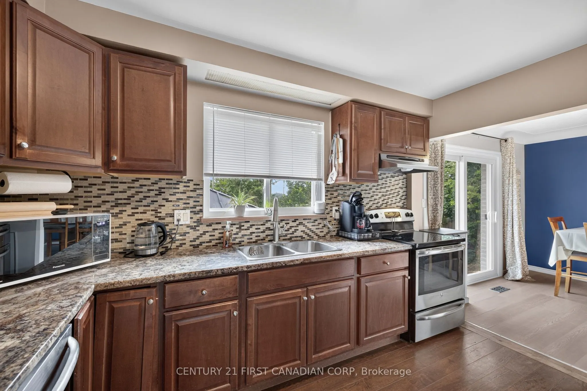 285 Panorama Crescent