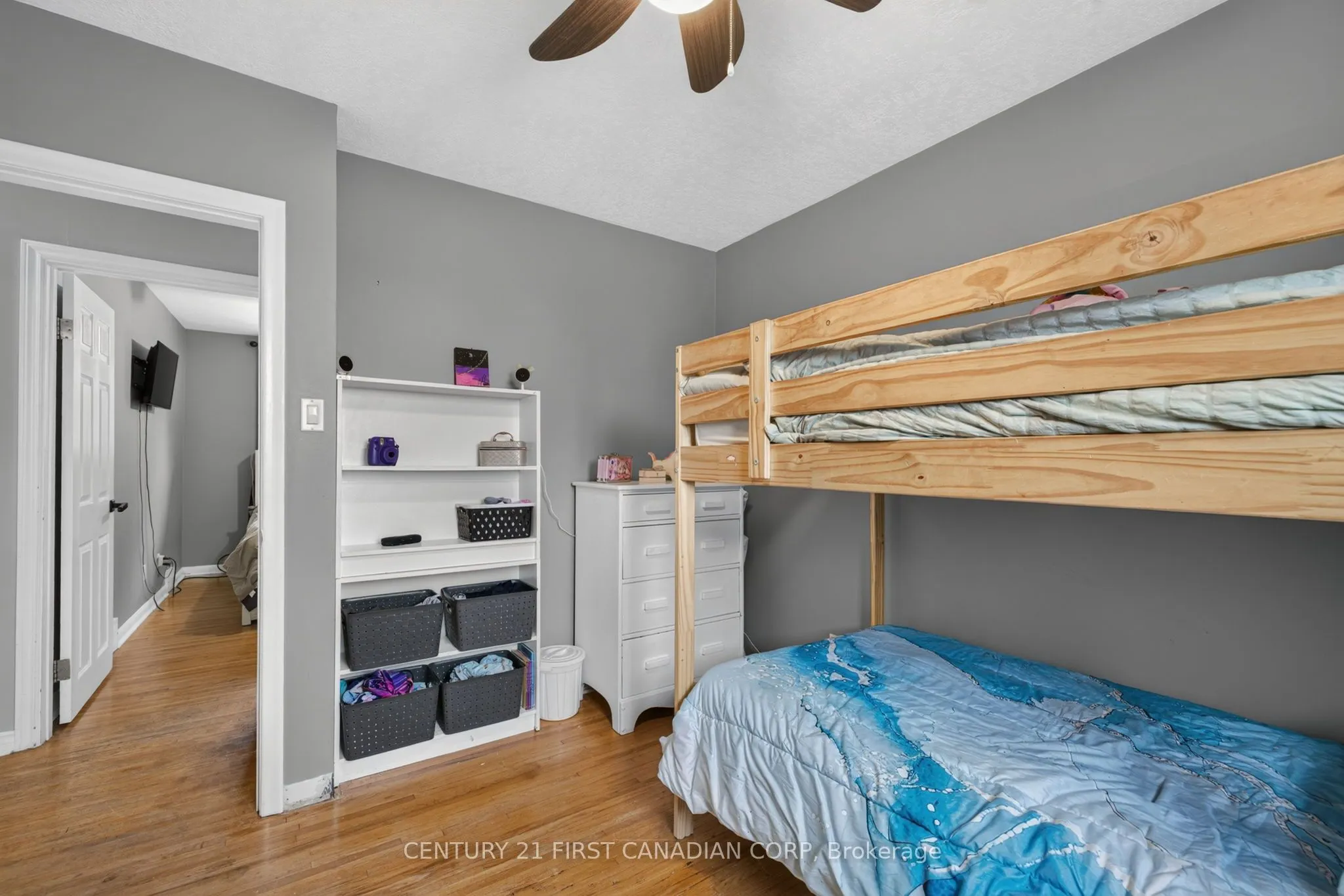 285 Panorama Crescent