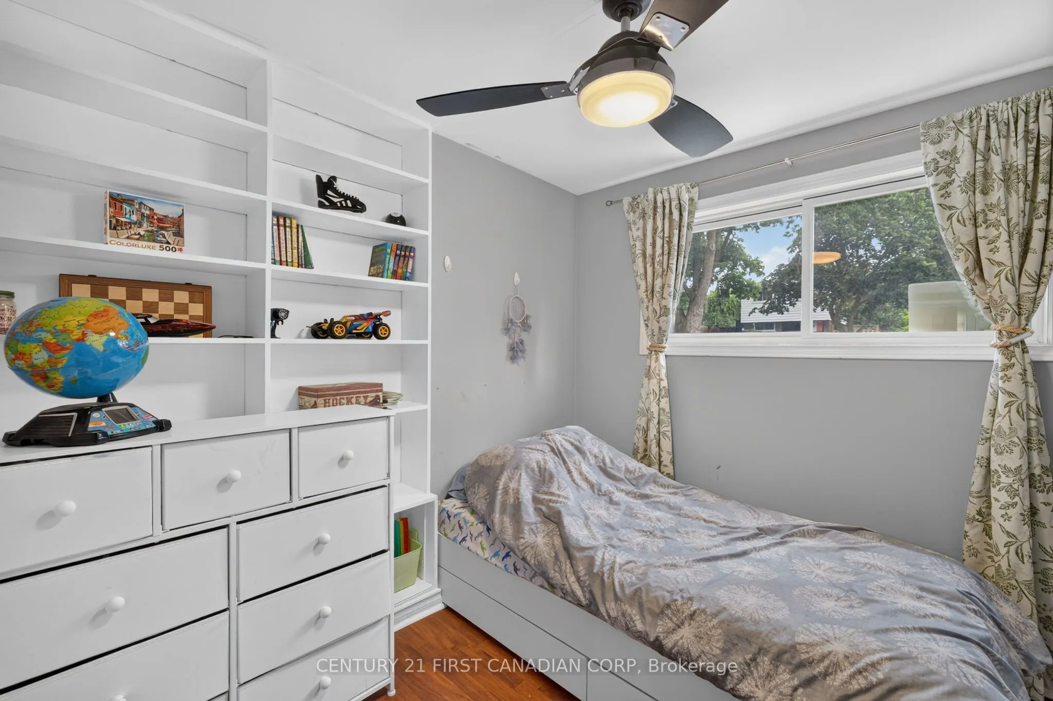 285 Panorama Crescent