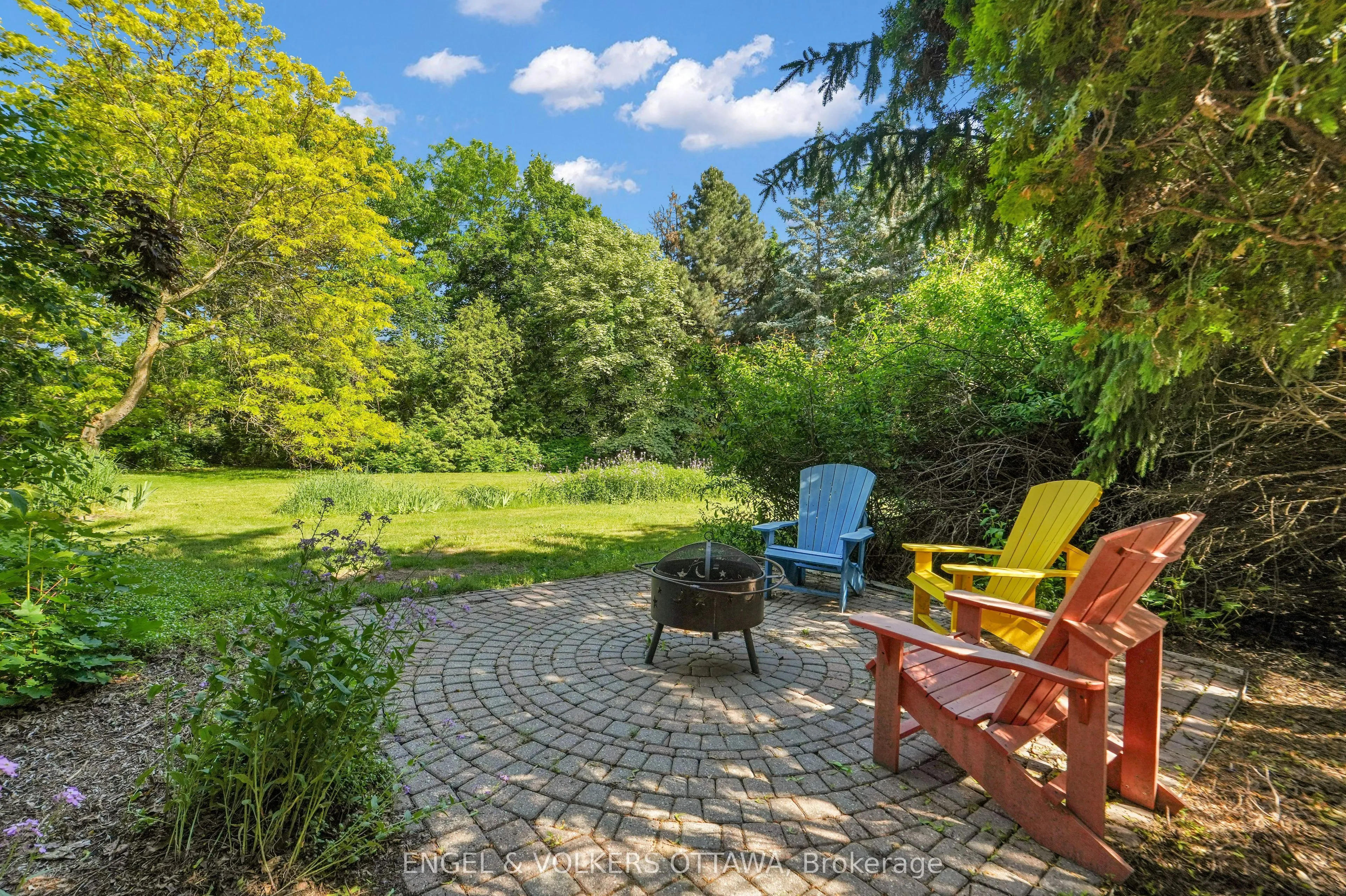 7 Mid Pines Grove