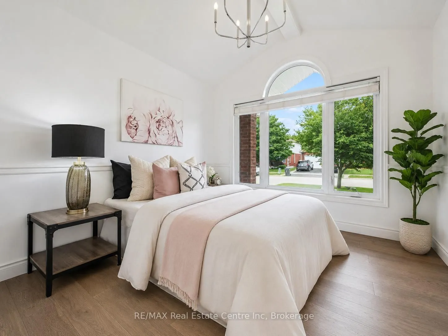 18 KEYS Crescent