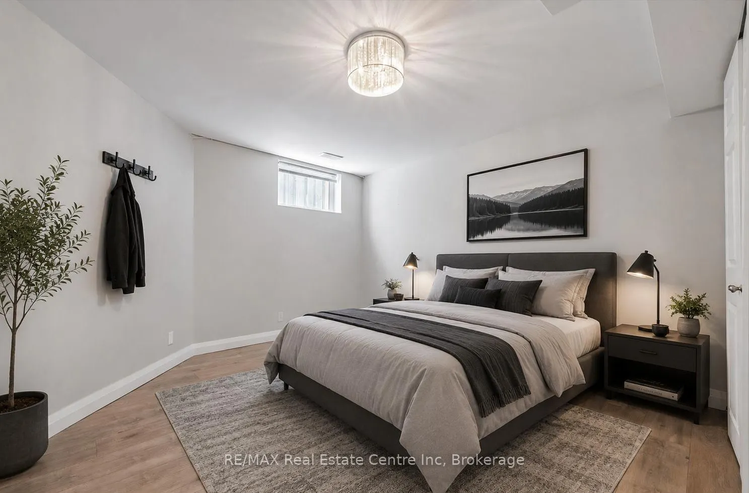 18 KEYS Crescent