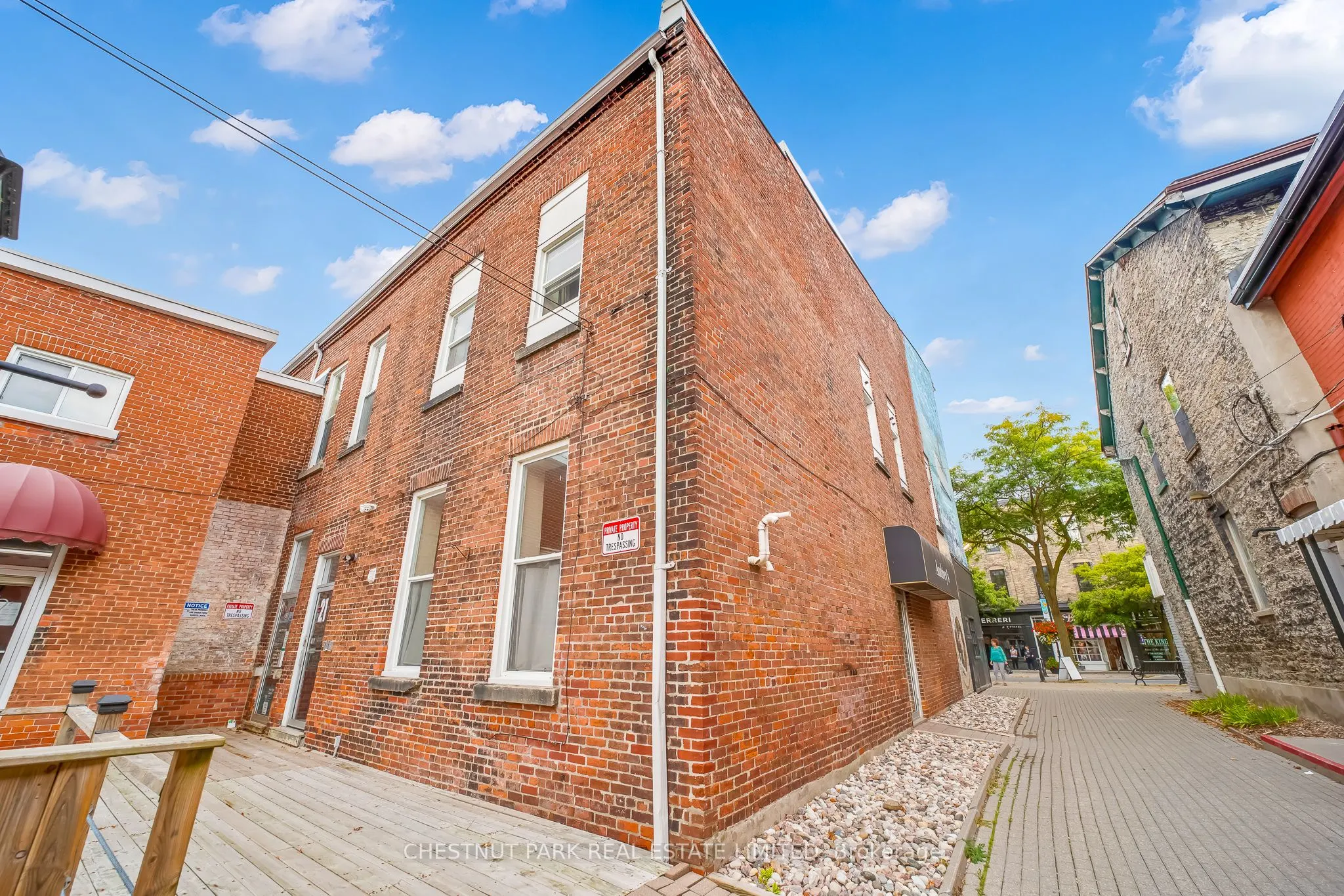 2-19 King Street W