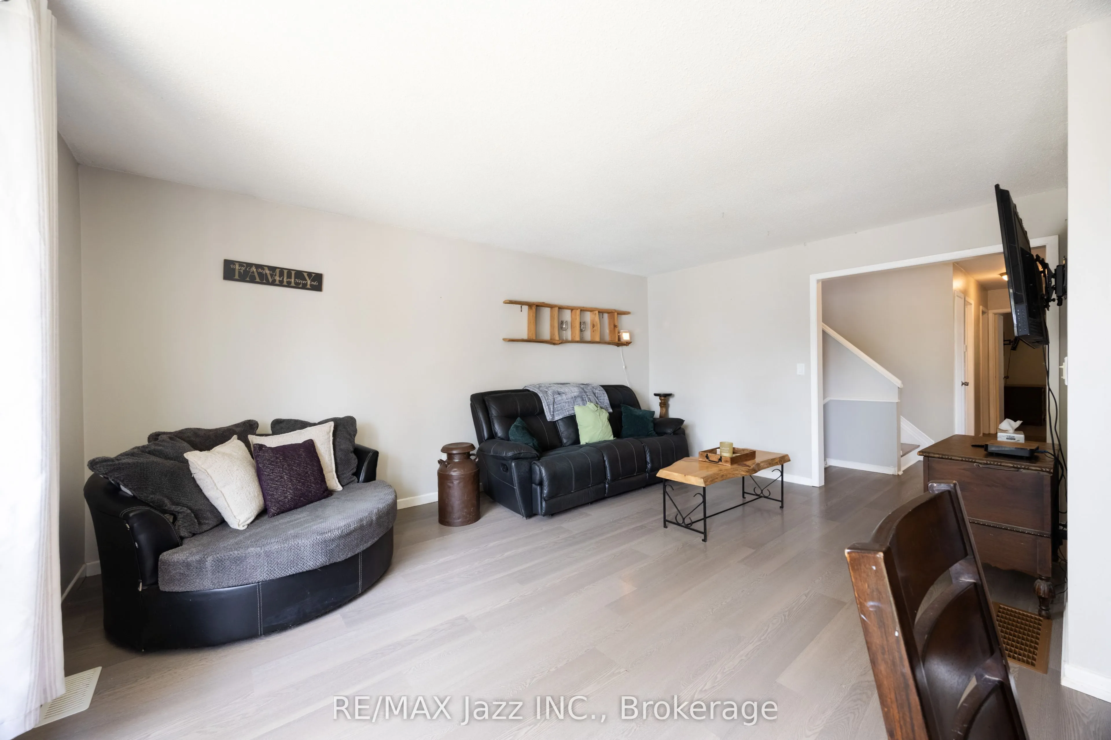 62 Crossley Drive