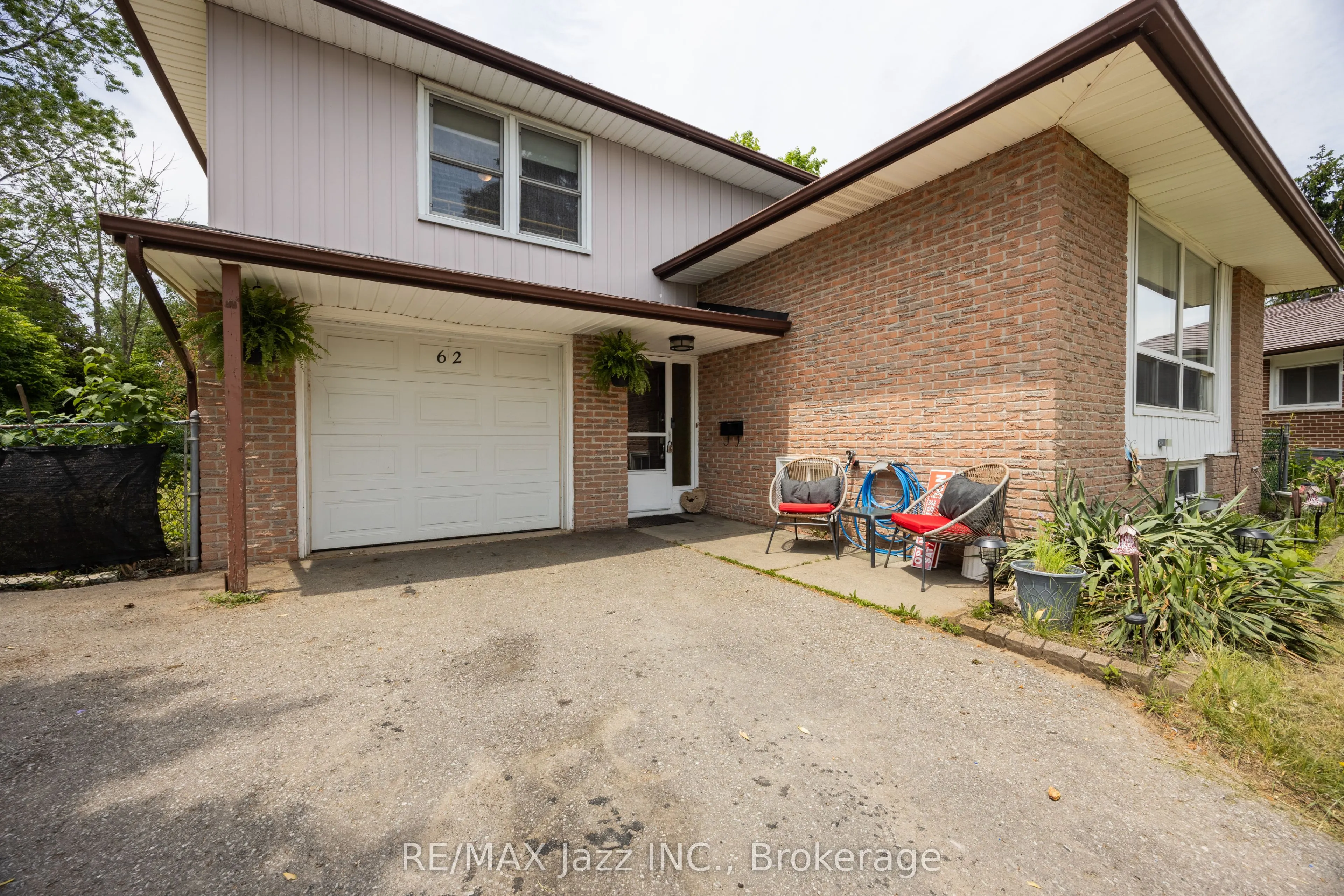 62 Crossley Drive