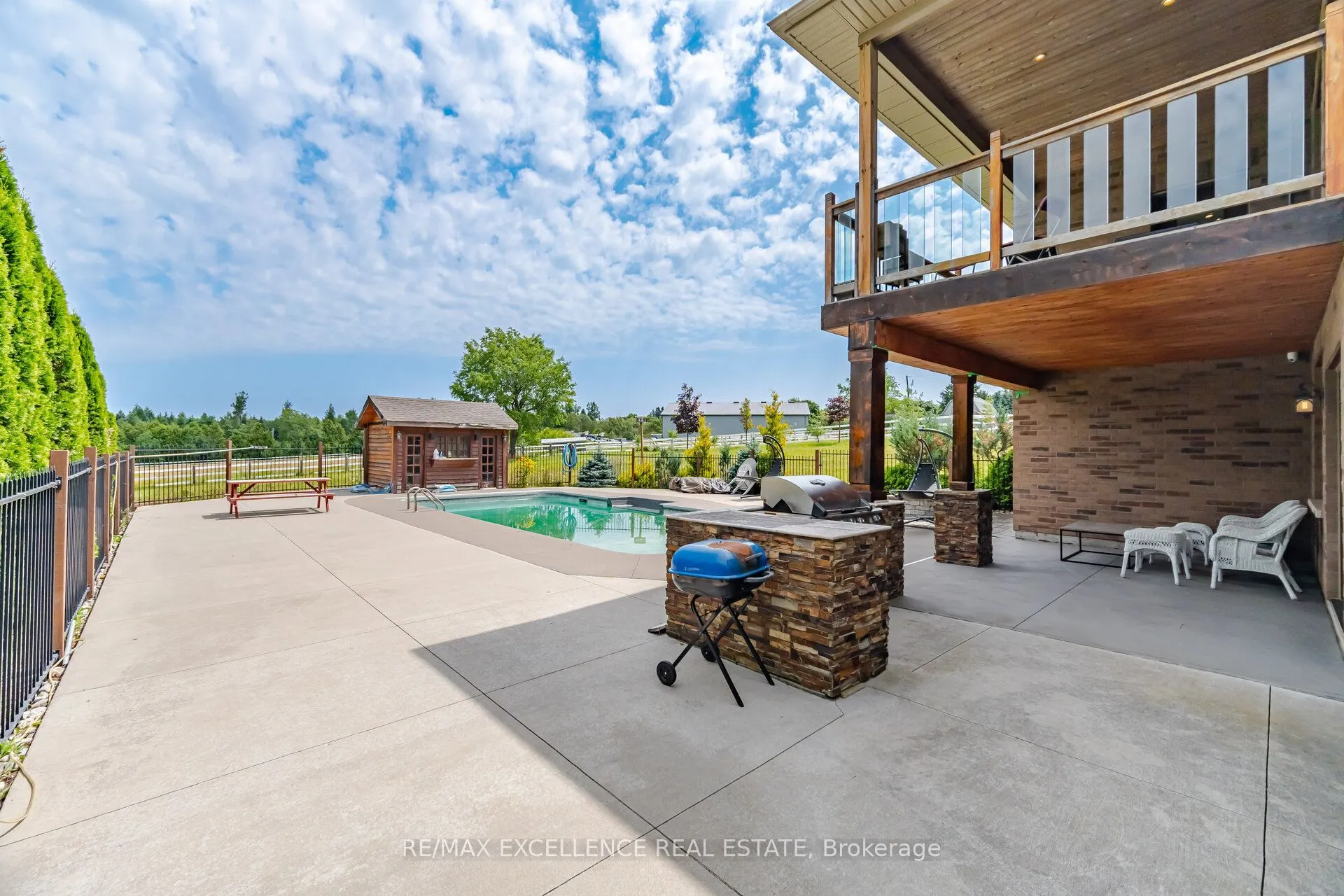 5593 Trafalgar Road