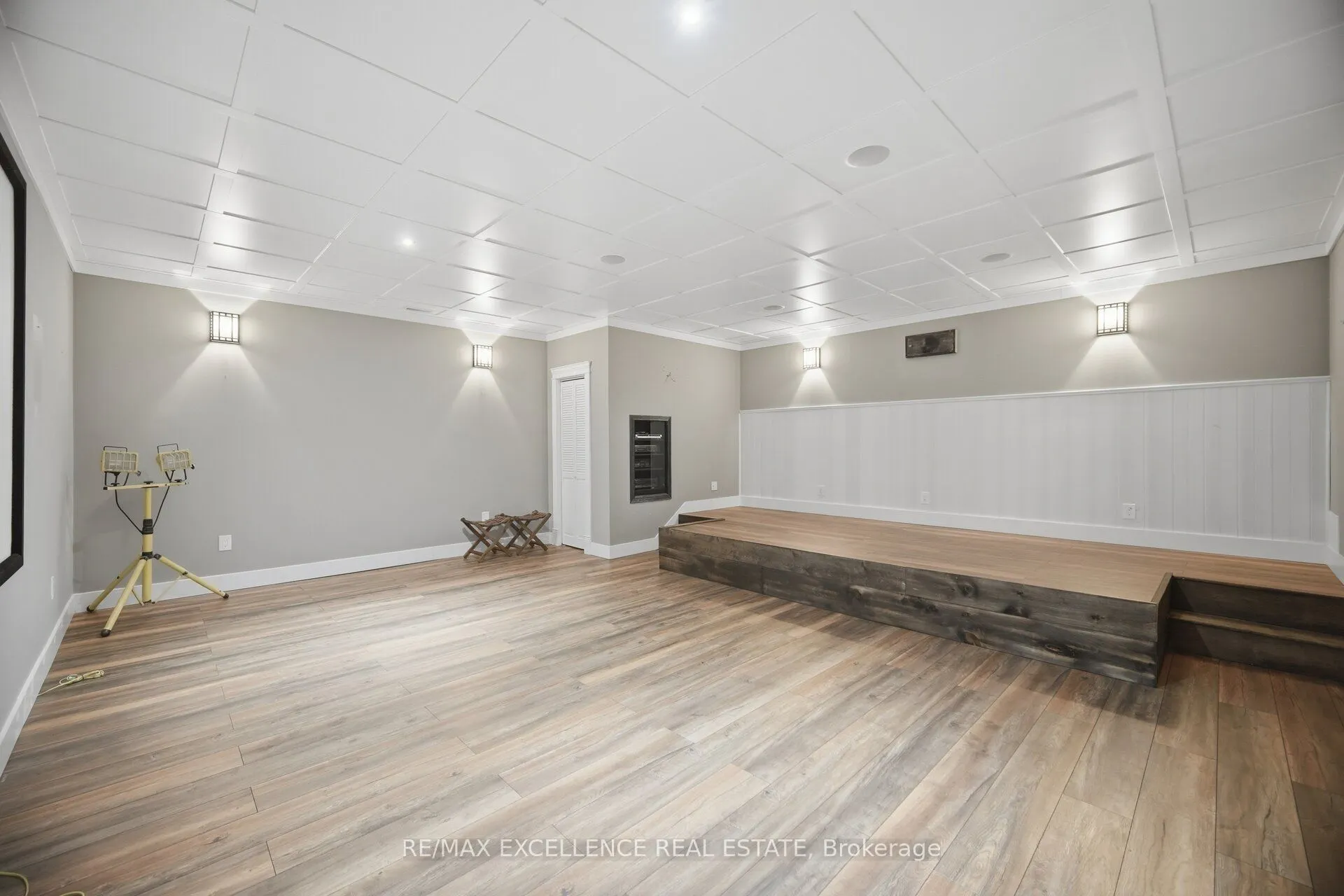 5593 Trafalgar Road