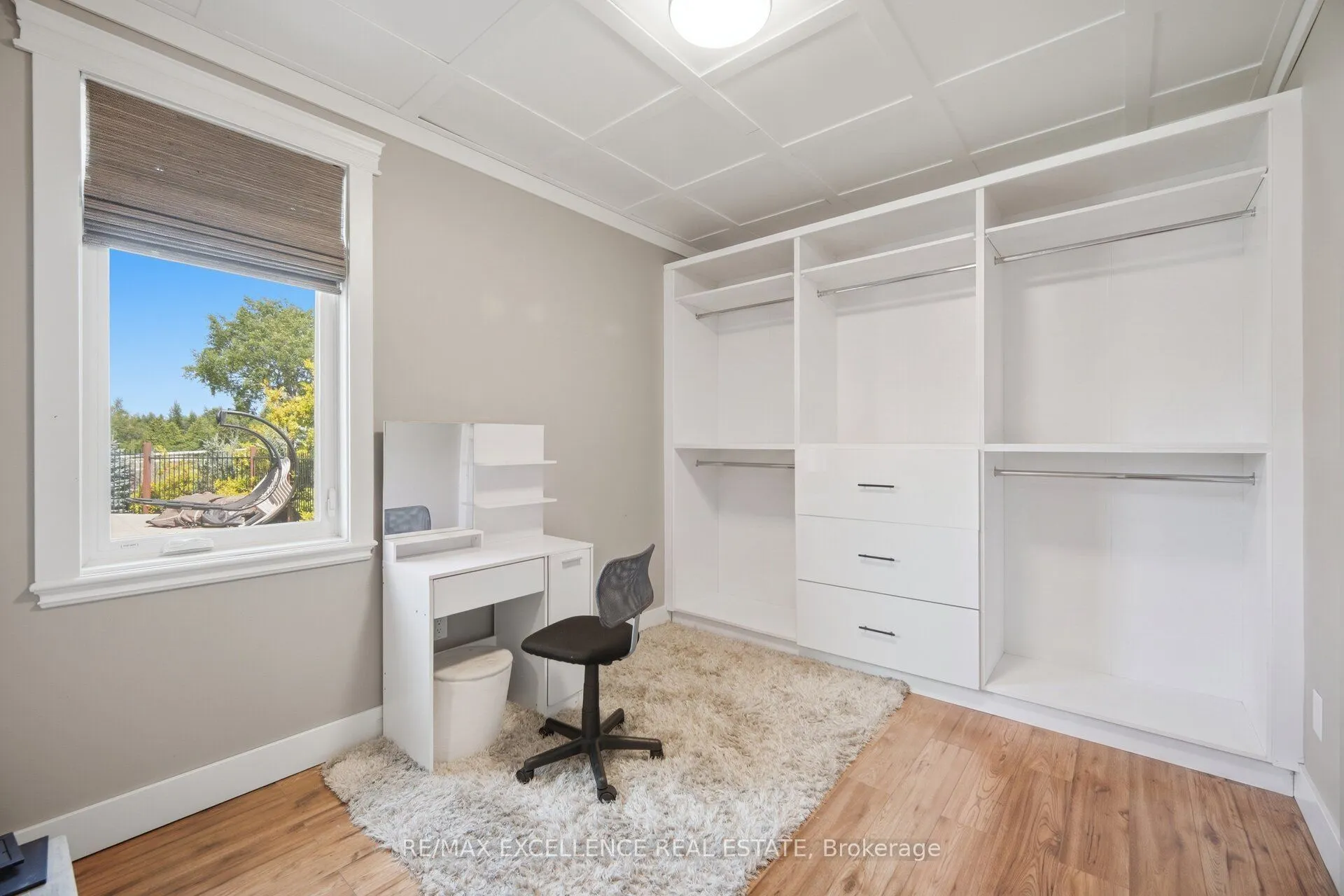 5593 Trafalgar Road