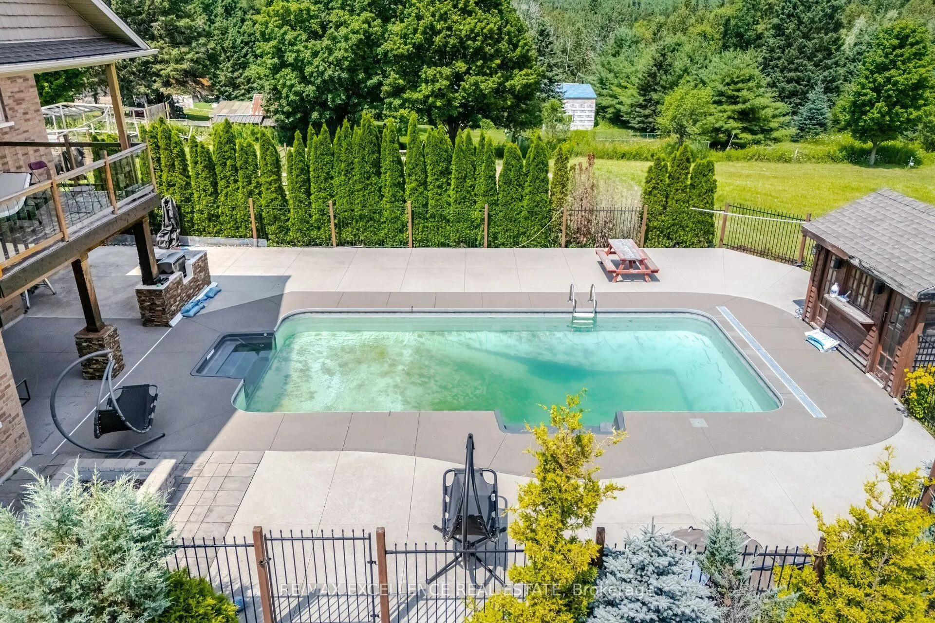 5593 Trafalgar Road