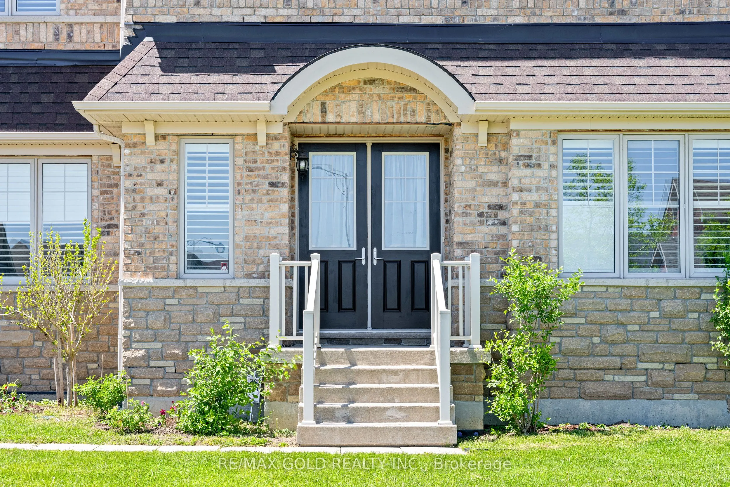 16 Meek Avenue