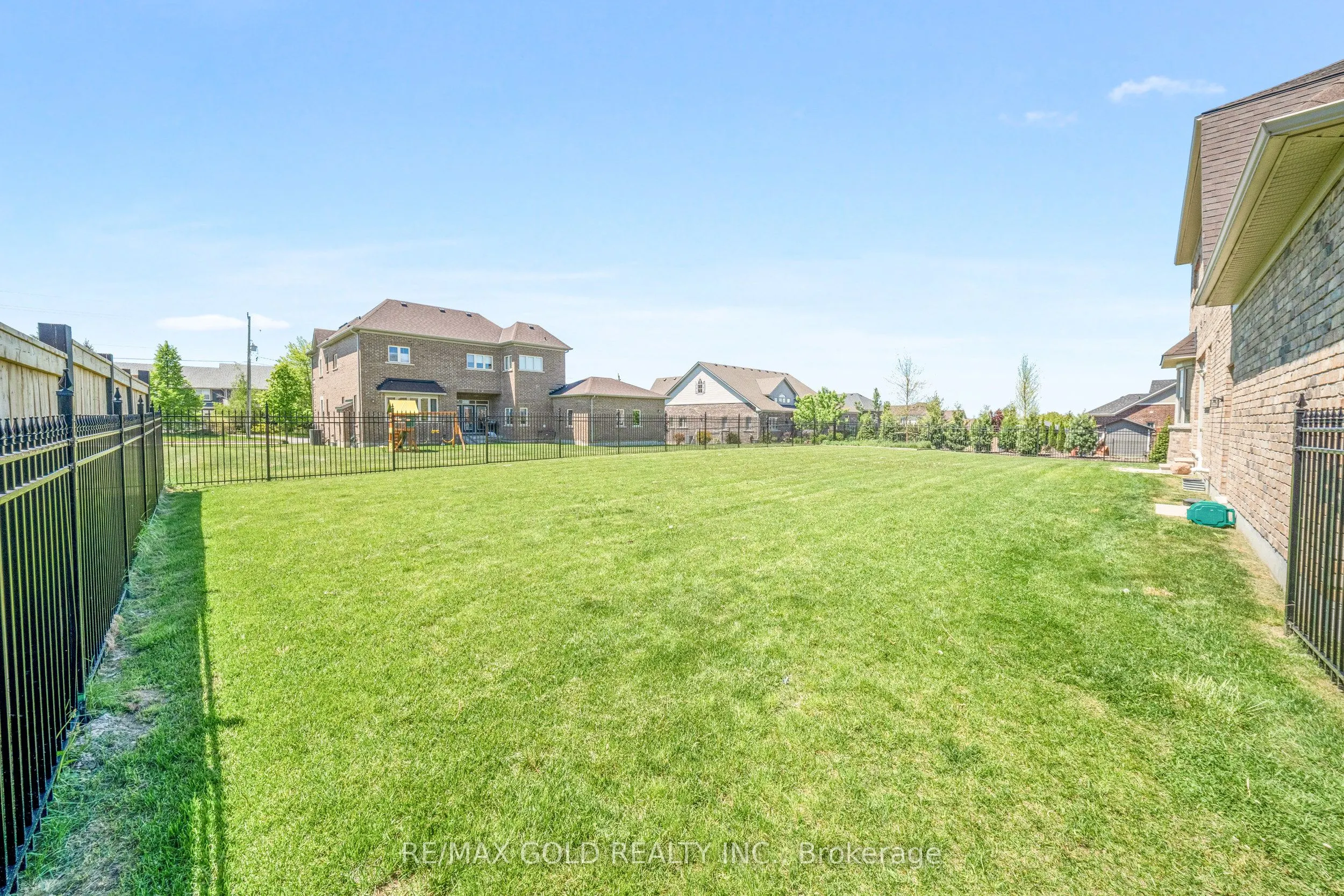 16 Meek Avenue