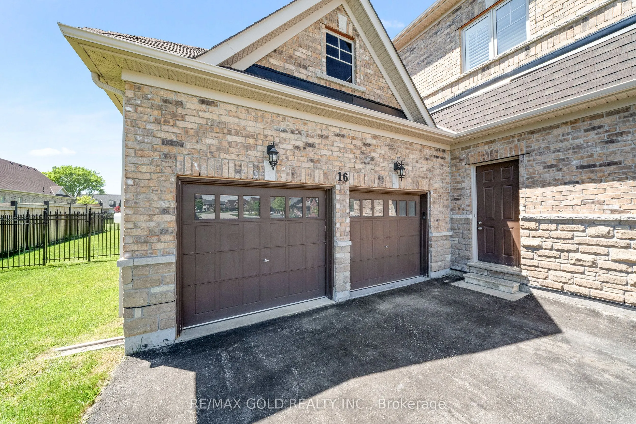 16 Meek Avenue