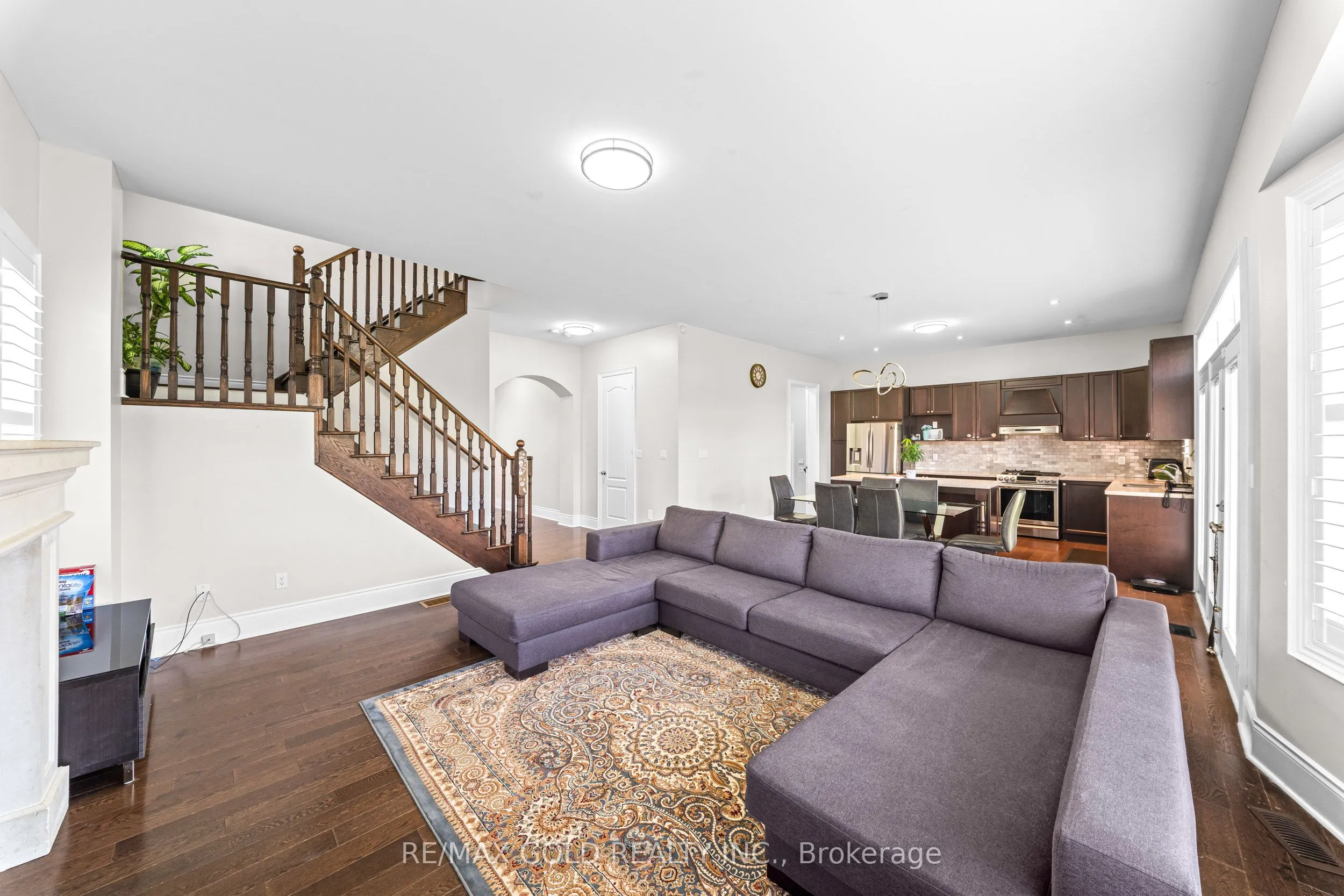 16 Meek Avenue