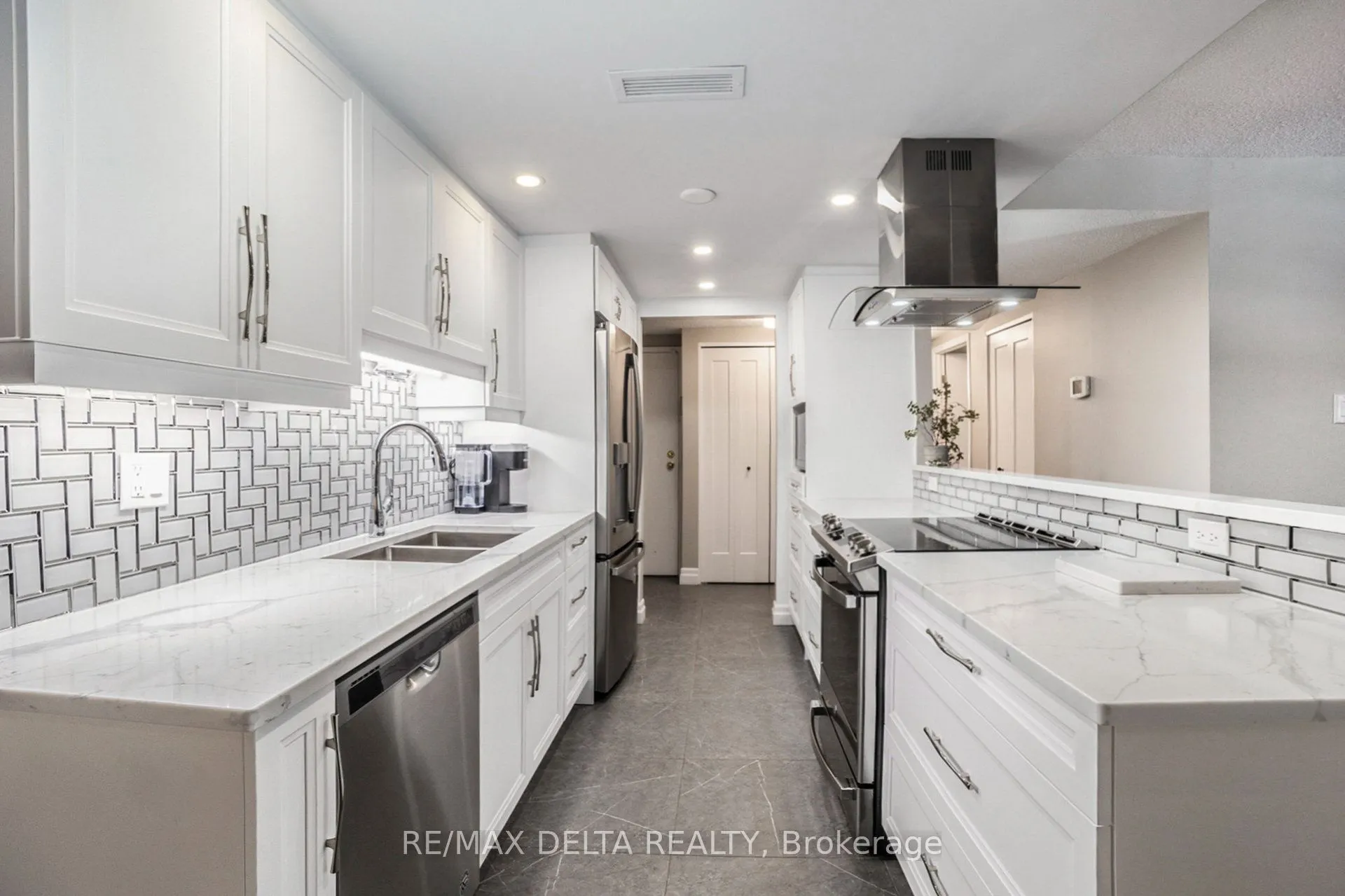 295 Gilmour Street #304