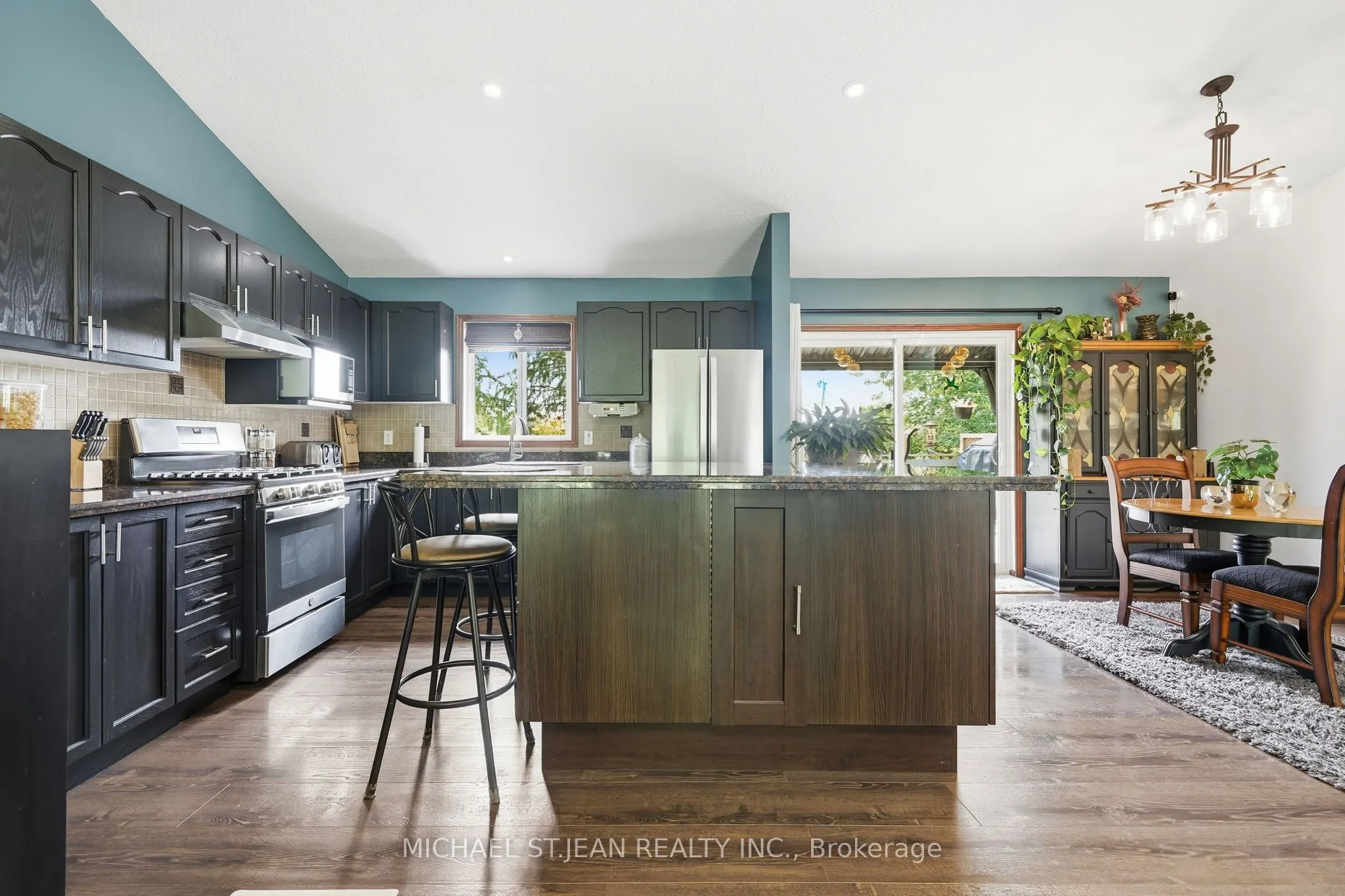 3557 Grimsby Road
