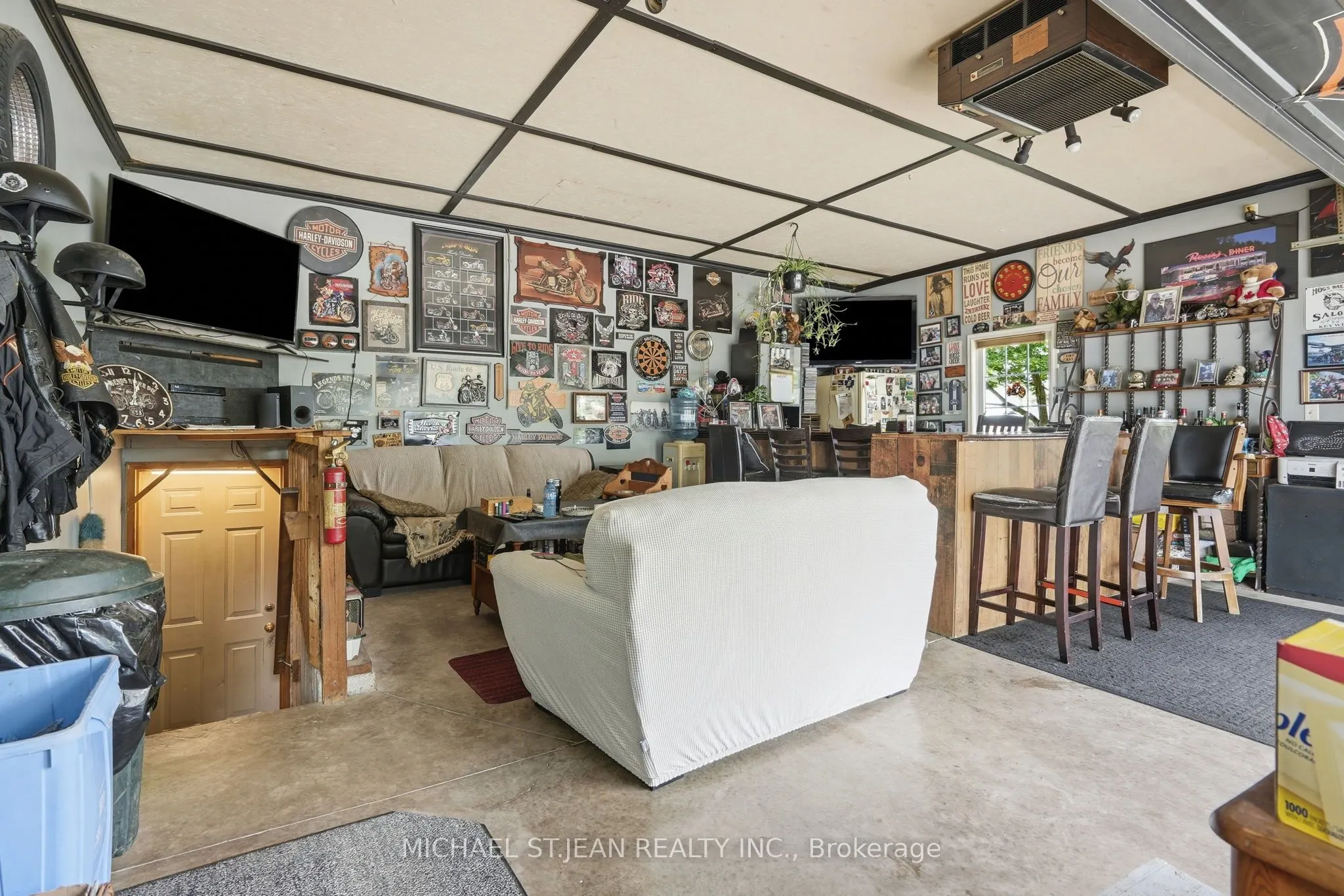 3557 Grimsby Road